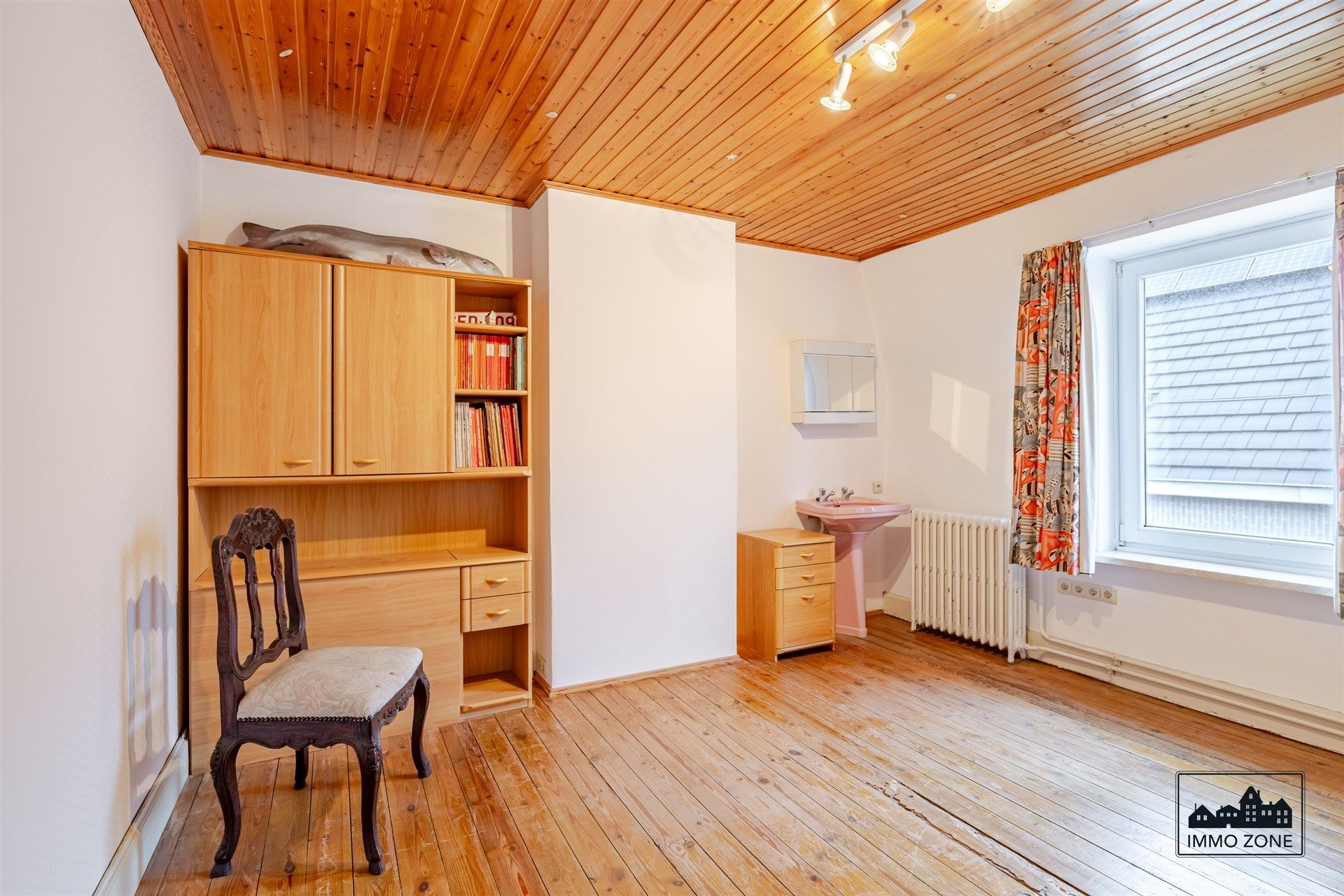 Herenhuis met dubbele garage op steenworp van Grote Markt foto 14