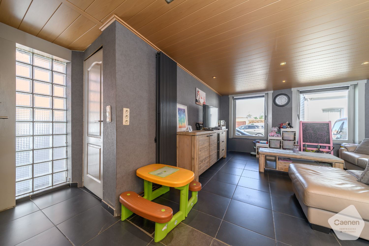 Ontdek deze ruime en gezellige rijwoning met een uiterst centrale ligging! foto 3