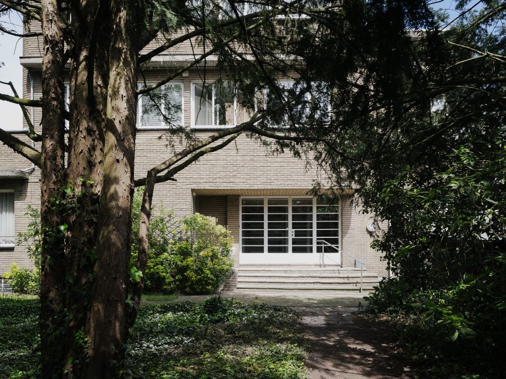 Omgeving Sint-Pieters statoin - Imposante half vrijstaande villa met parktuin, in nieuwe zakelijkheid naar een ontwerp van architect Geo Bontinck (1935). foto 8