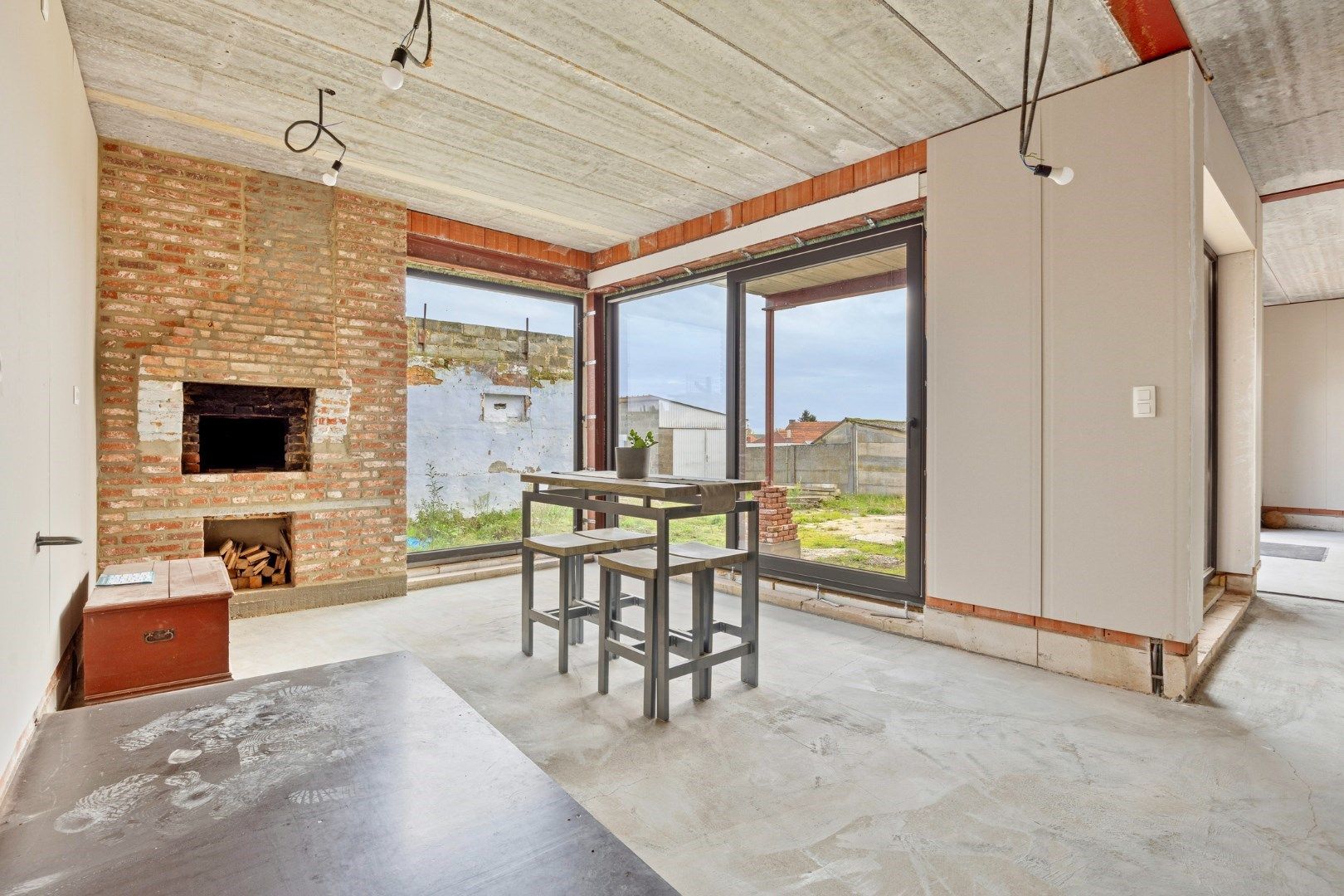 Prachtig vernieuwde woning verder af te werken foto 9