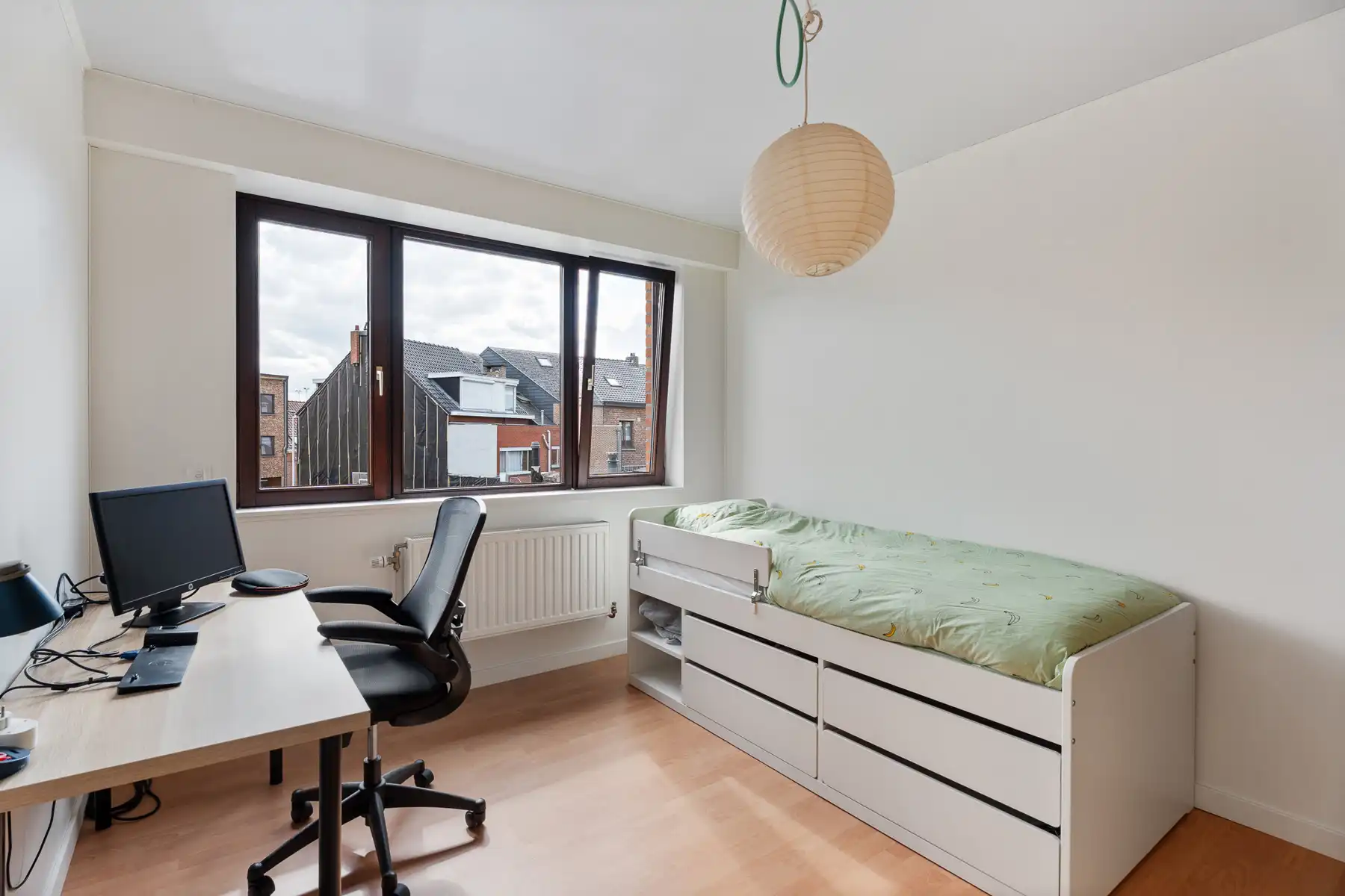Lichtrijke woning met ruime indeling en sterk potentieel foto 13