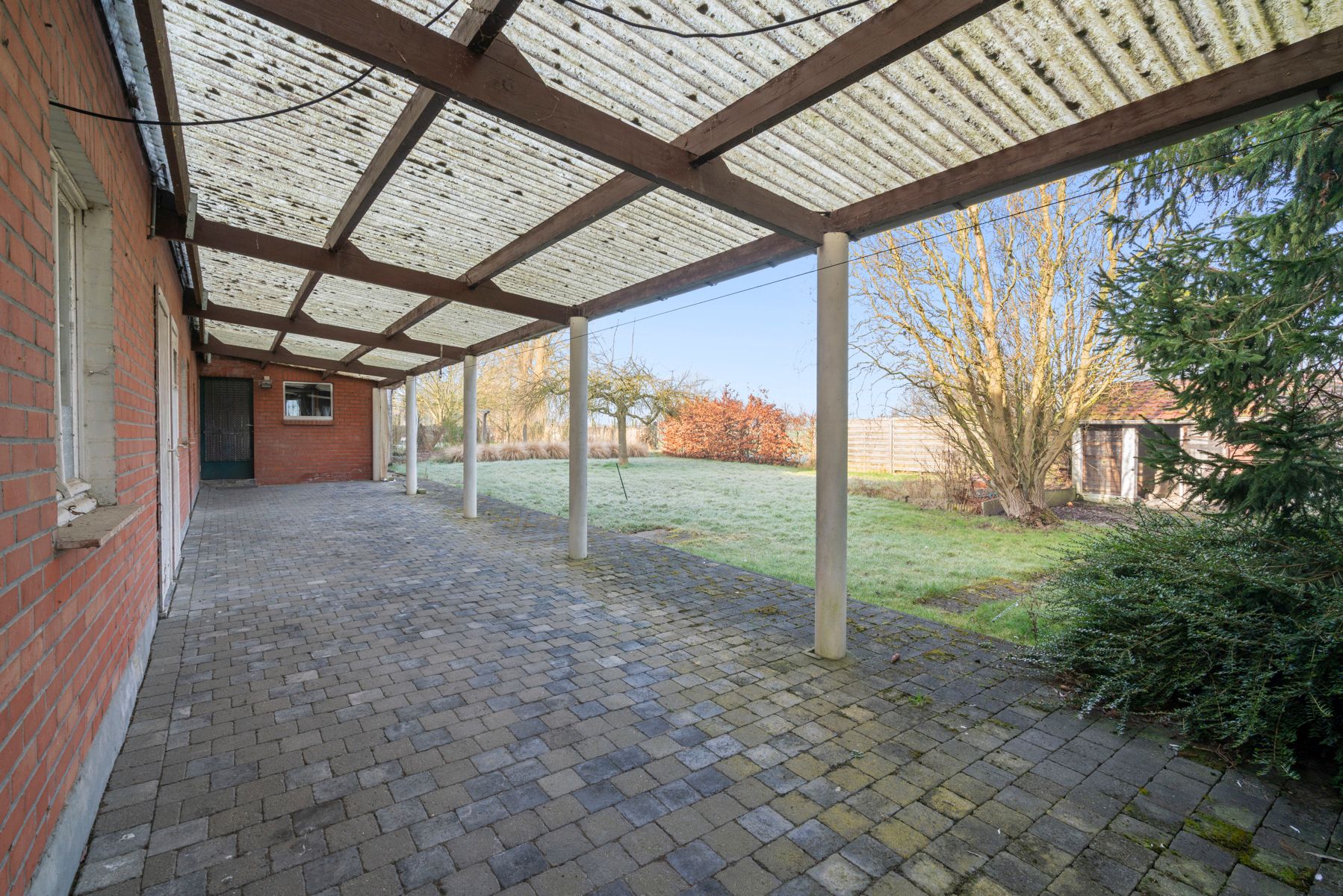 Ruime woning met een perceeloppervlakte van 2.142 m²! foto 13