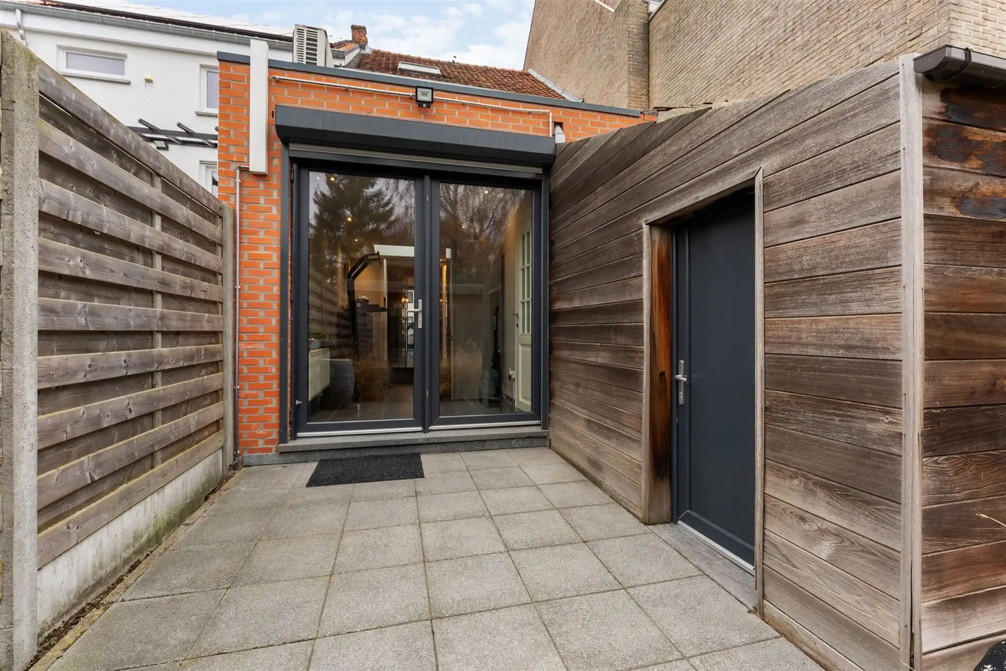 KNAP GERENOVEERDE WONING (175M²) MET 4 SLAAPKAMERS EN LEUKE STADSTUIN TE HASSELT foto 23