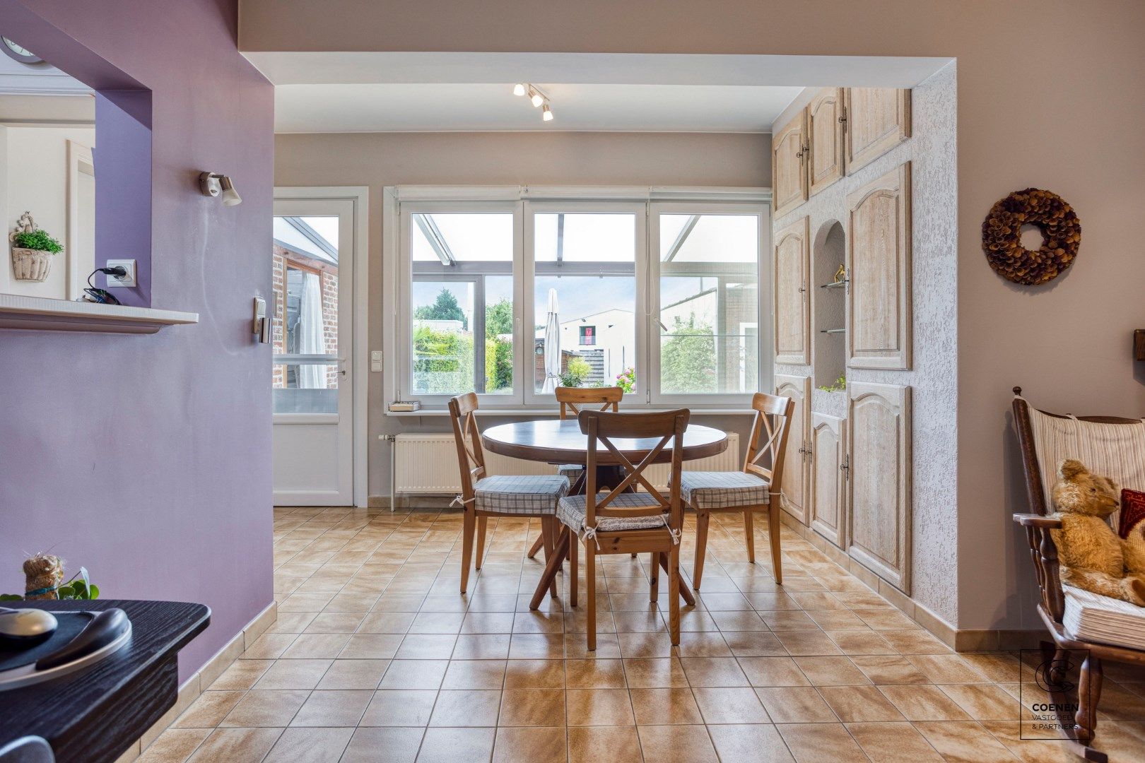 Instapklare woning met 2 slpk, ruime garage en zonnige tuin op TOPlocatie te Wommelgem!  foto 7