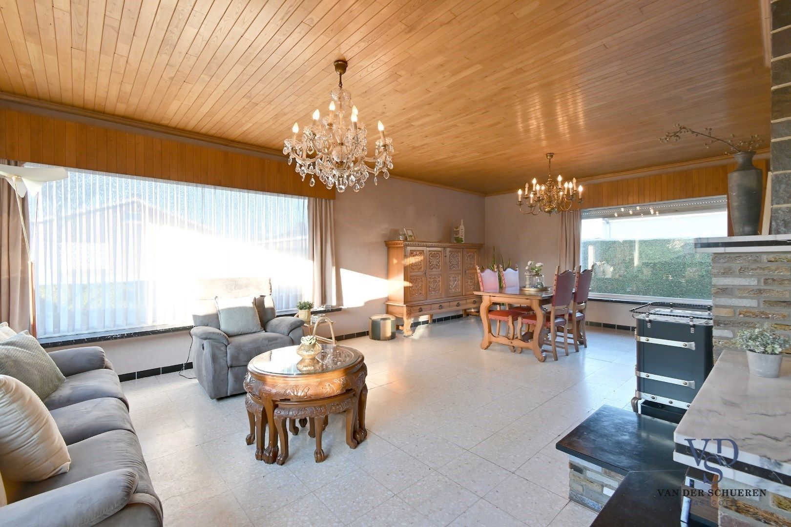 Degelijke bungalowwoning gelegen in een rustige verkaveling foto 6