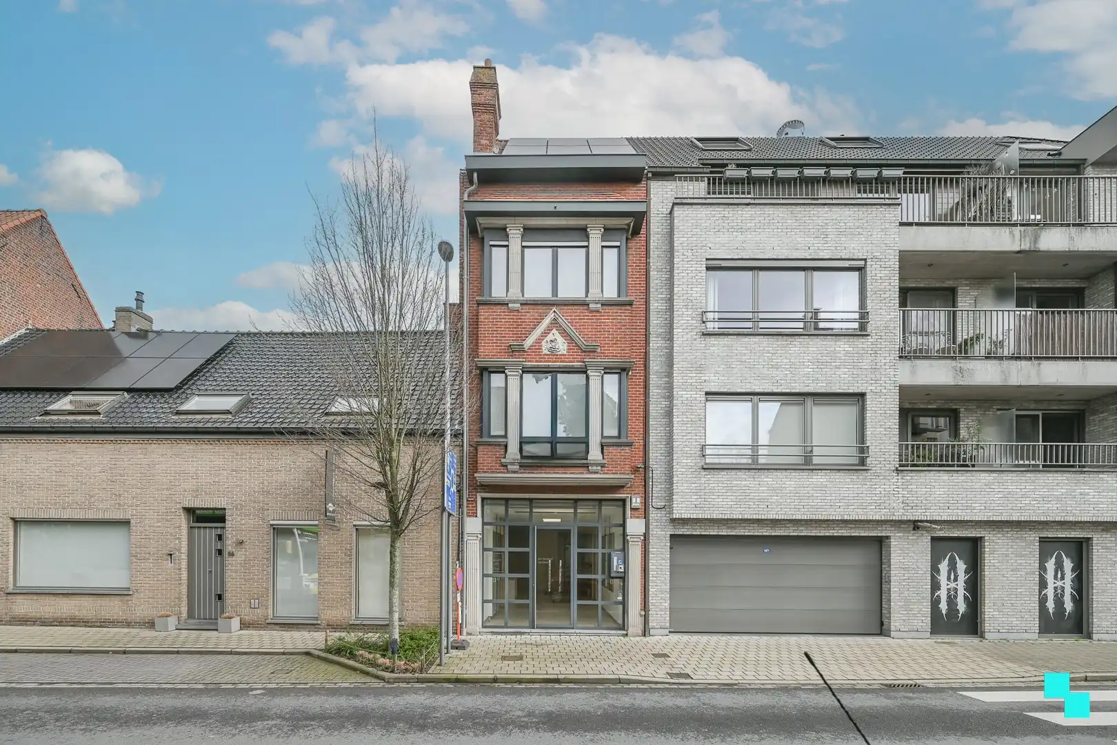 Hoofdfoto van de publicatie: Ruime woning met polyvalente ruimte, garage en tal van mogelijkheden in Emelgem