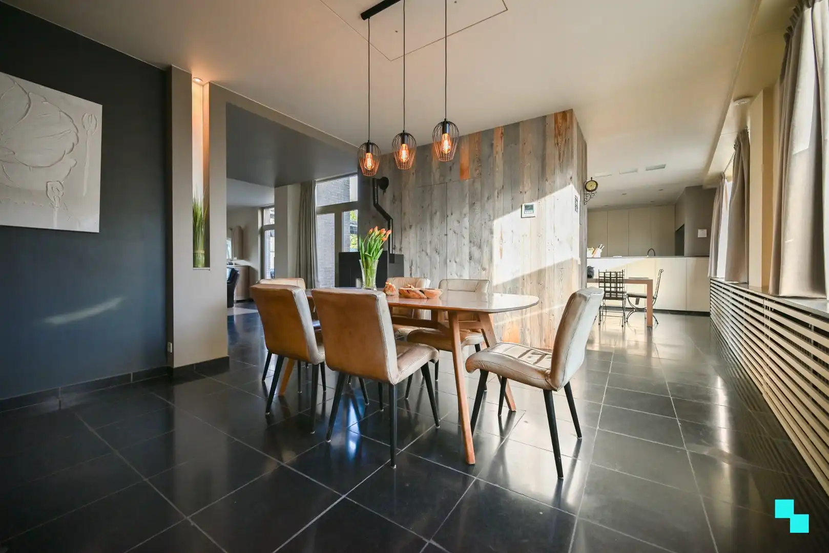 Hoofdfoto van de publicatie: Karaktervolle woning met handelsruimte nabij het centrum van Izegem