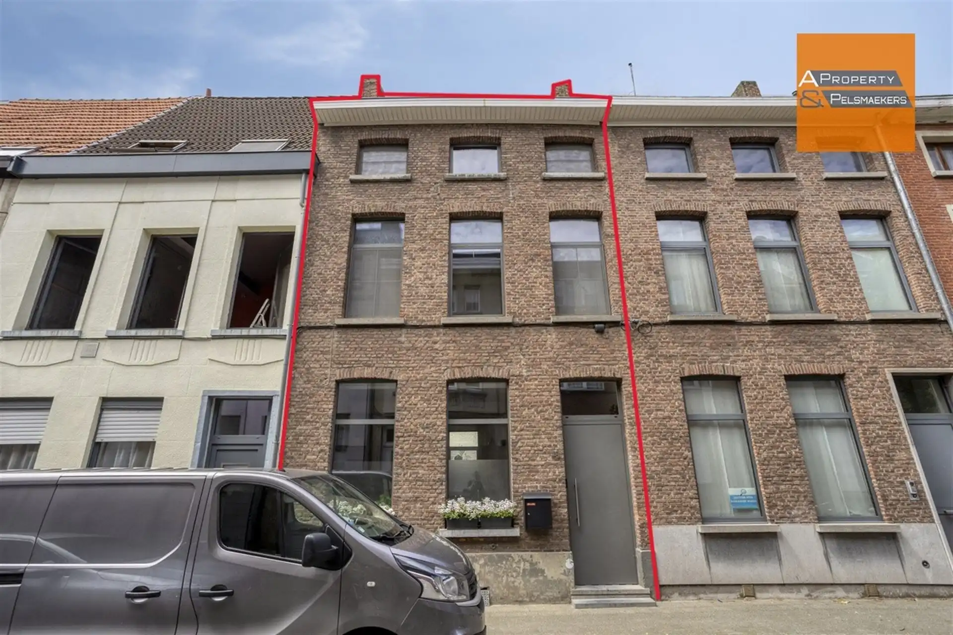Karaktervolle herenwoning met stadkoer foto {{pictureIndex}}