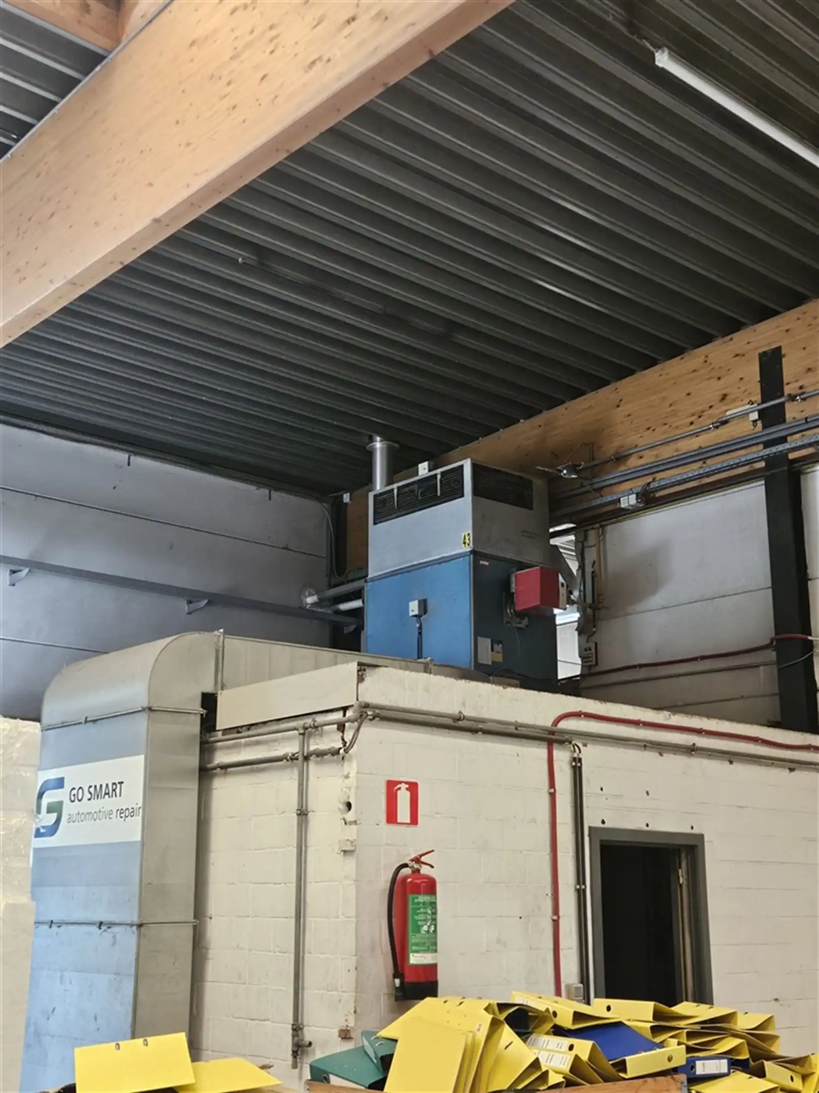 Semi-industrie met verhard terrein foto 12