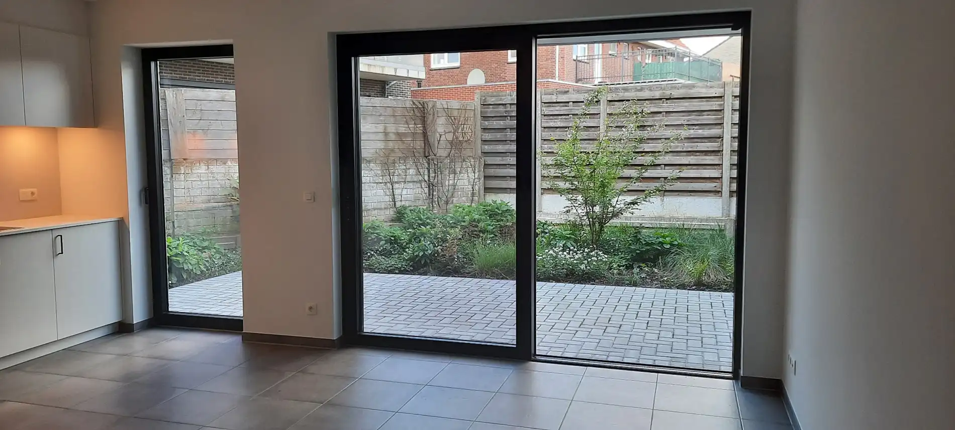 Een prachtig nieuwbouw gelijkvloers appartement met 2 slaapkamers, terras en inpandige autostandplaats. foto 5