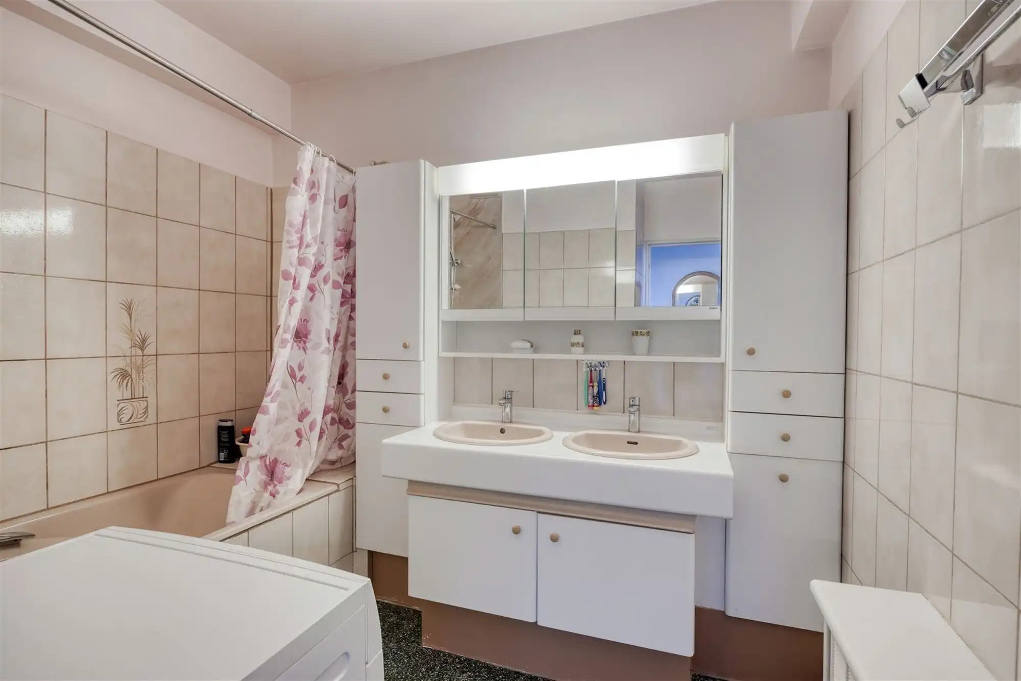 Verhuurd appartement met drie slpk en terras met prachtig uitzicht foto 15