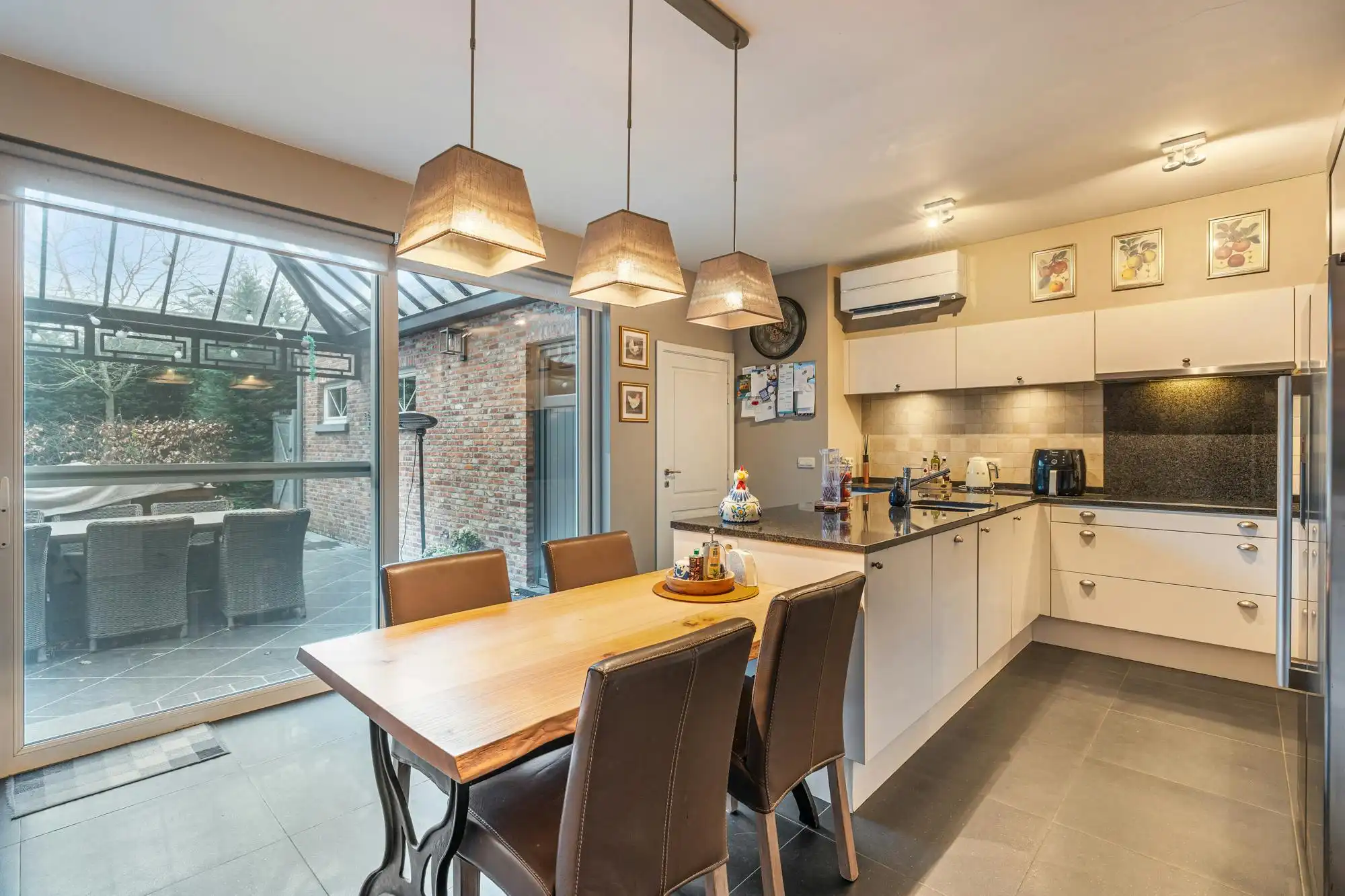 Pastorijvilla met praktijkruimte en studio te Zonhoven foto 12