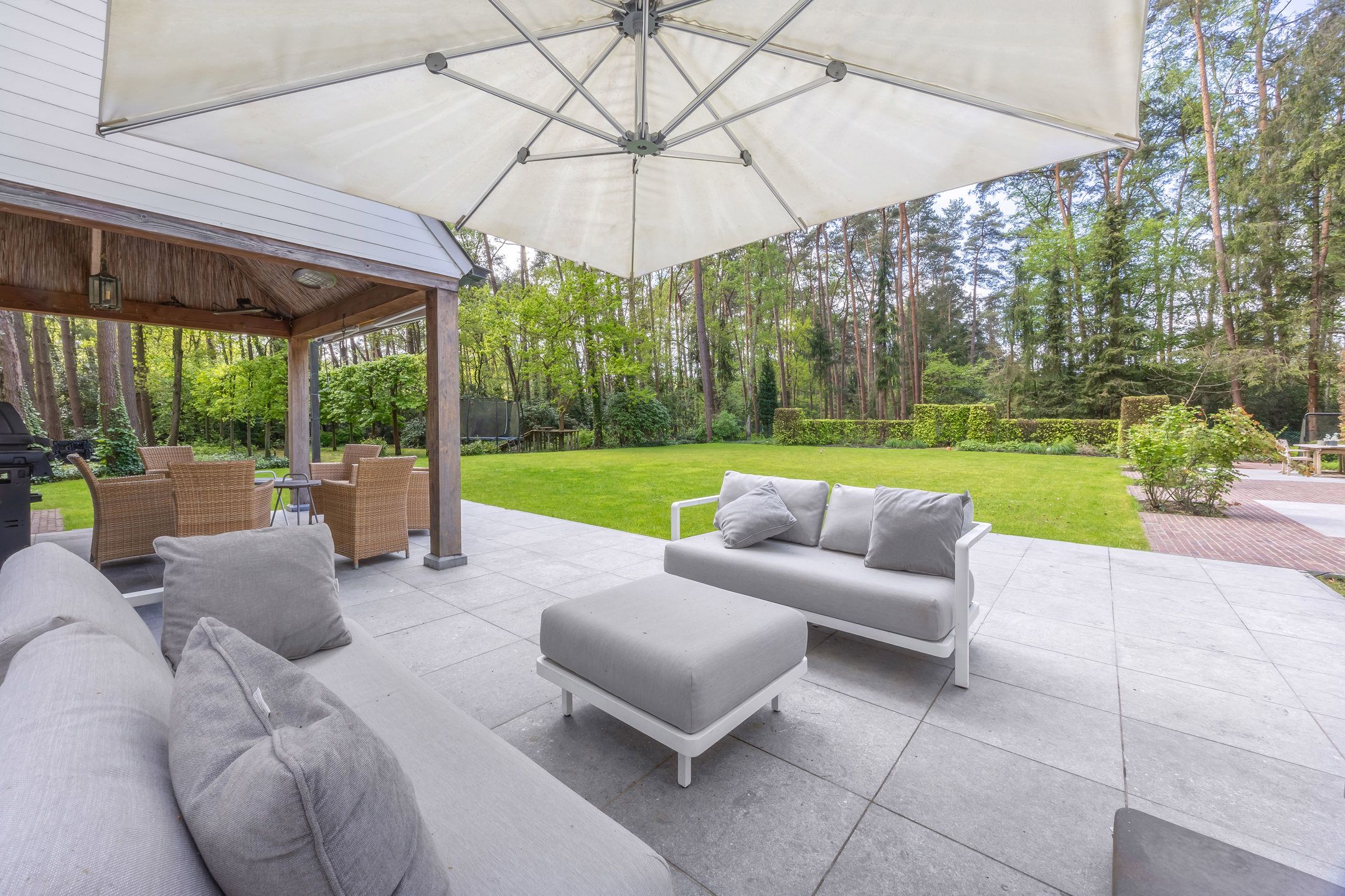 Stijlvolle villa met prachtige tuin op royaal perceel foto 34