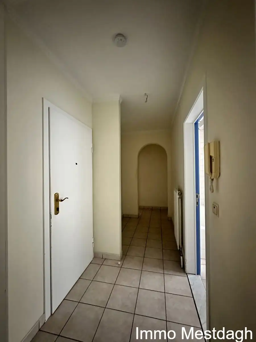 Ruim Appartement met Garage, 2 slaapkamers en terras foto 7