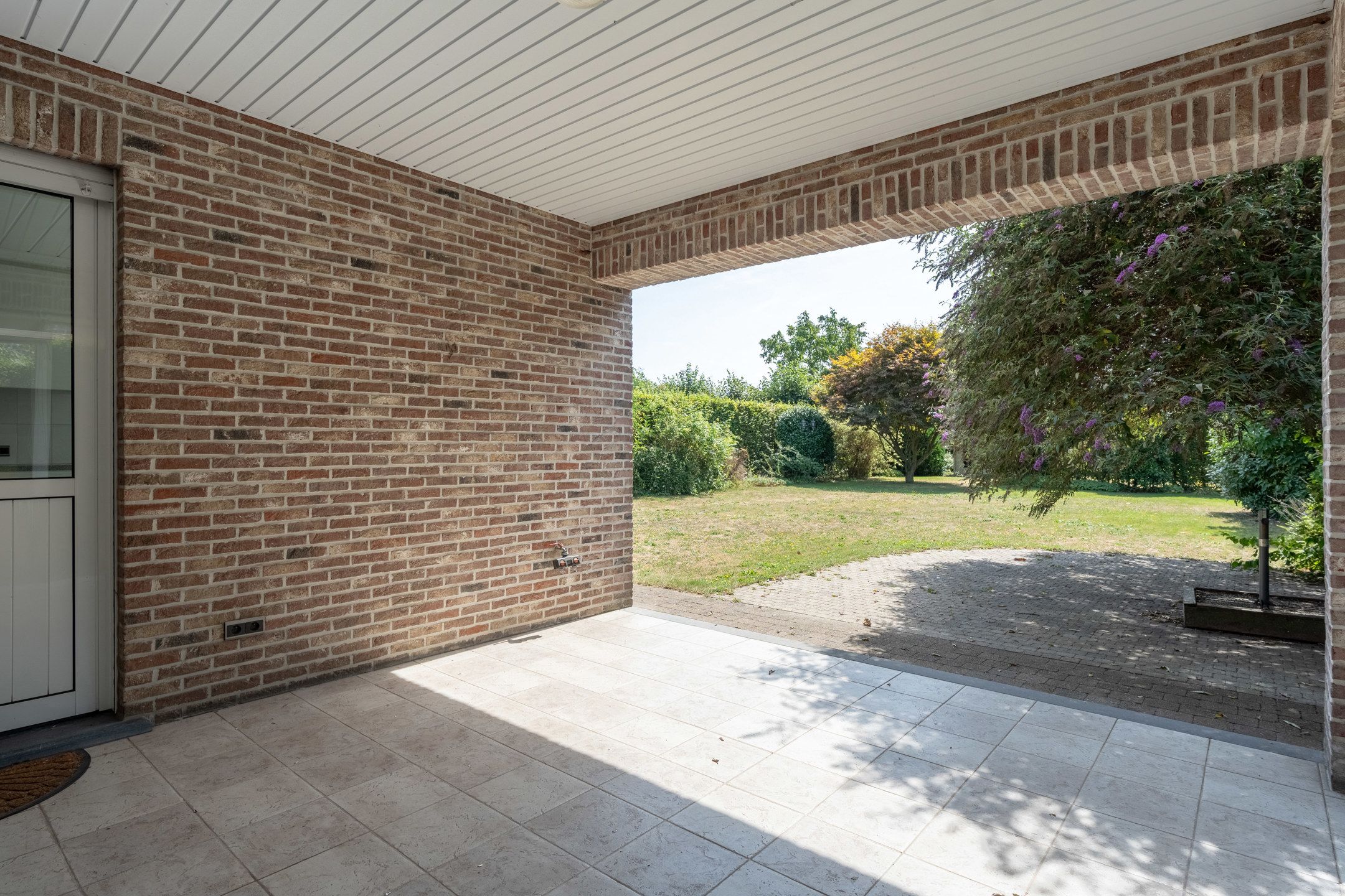 Ruime woning met 4 slpks op mooi zuidperceel van 1.041 m²  foto 56