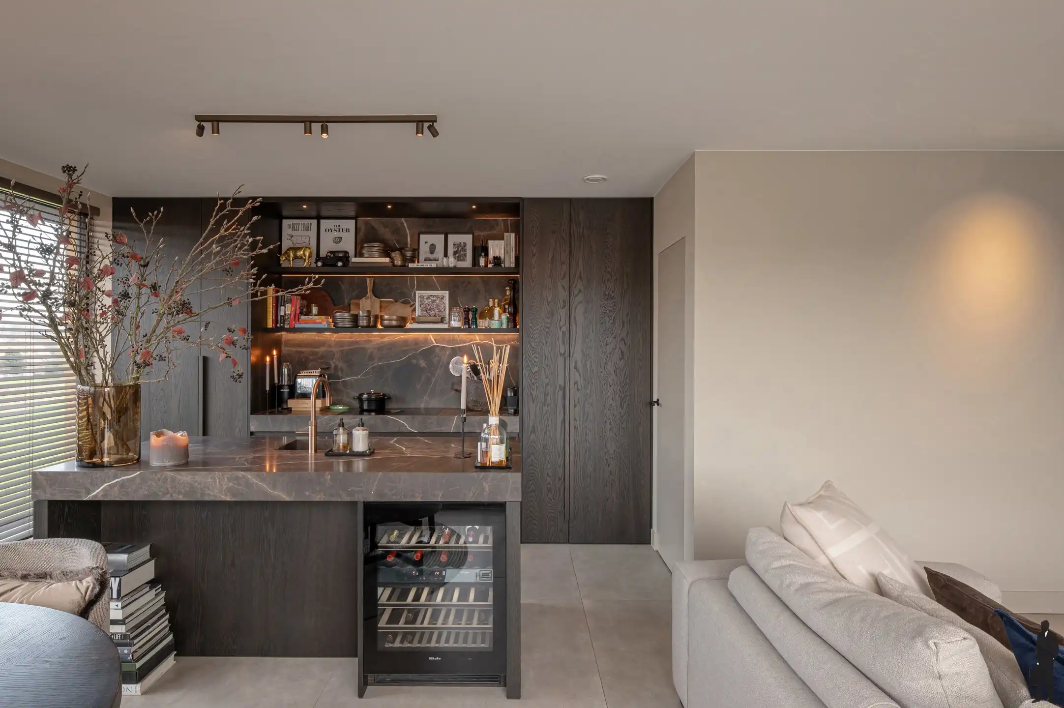 Zeer luxe afgewerkt nieuwbouw appartement van ca. 110 m² met uitzonderlijk ruim ZW-terras van ca. 70 m² in het centrum van Hoogstraten! foto 4