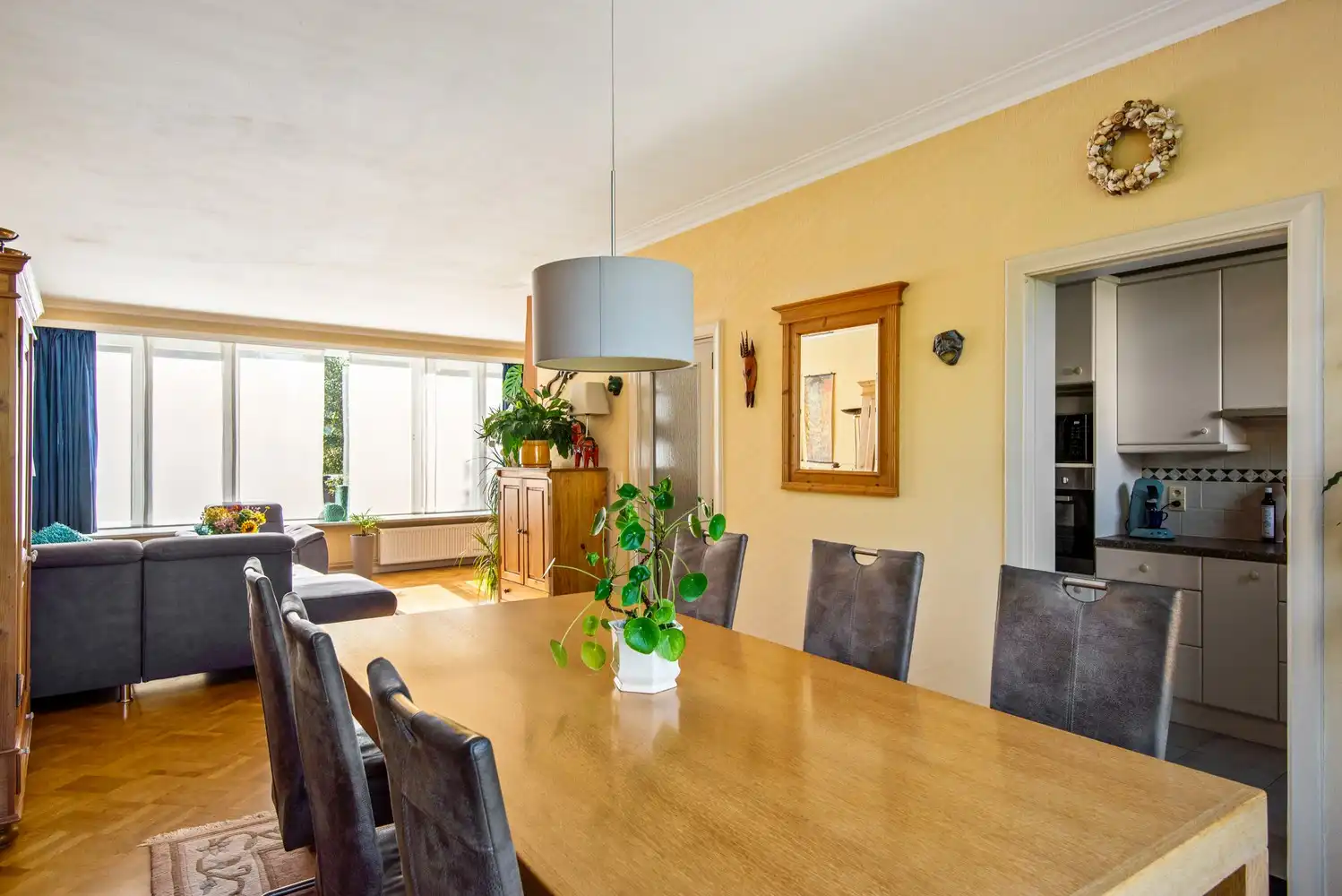 Ruime bel-etagewoning met vier slaapkamers op uitstekende locatie te Mortsel foto 8