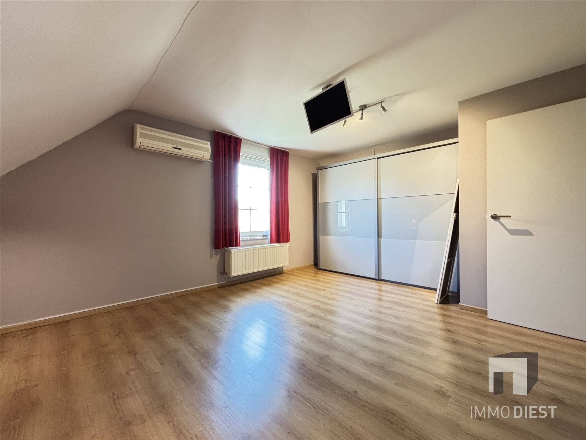 Rustig gelegen woning met zwemvijver nabij het centrum van Paal foto 12