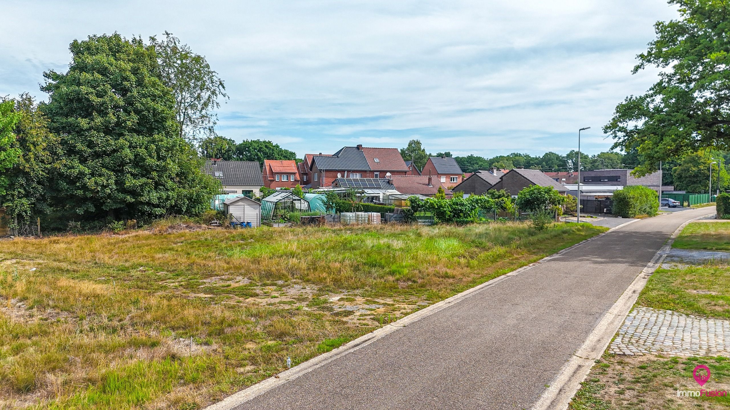 Perceel met uitzonderlijke breedte (40m) in groene omgeving! foto 4