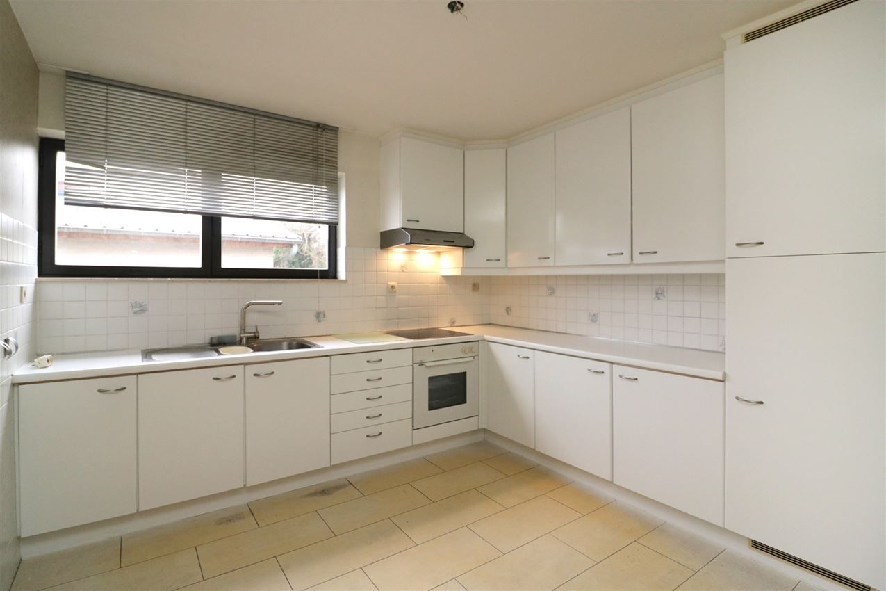 Centraal gelegen appartement met 3 slpk., garage en terras foto 10