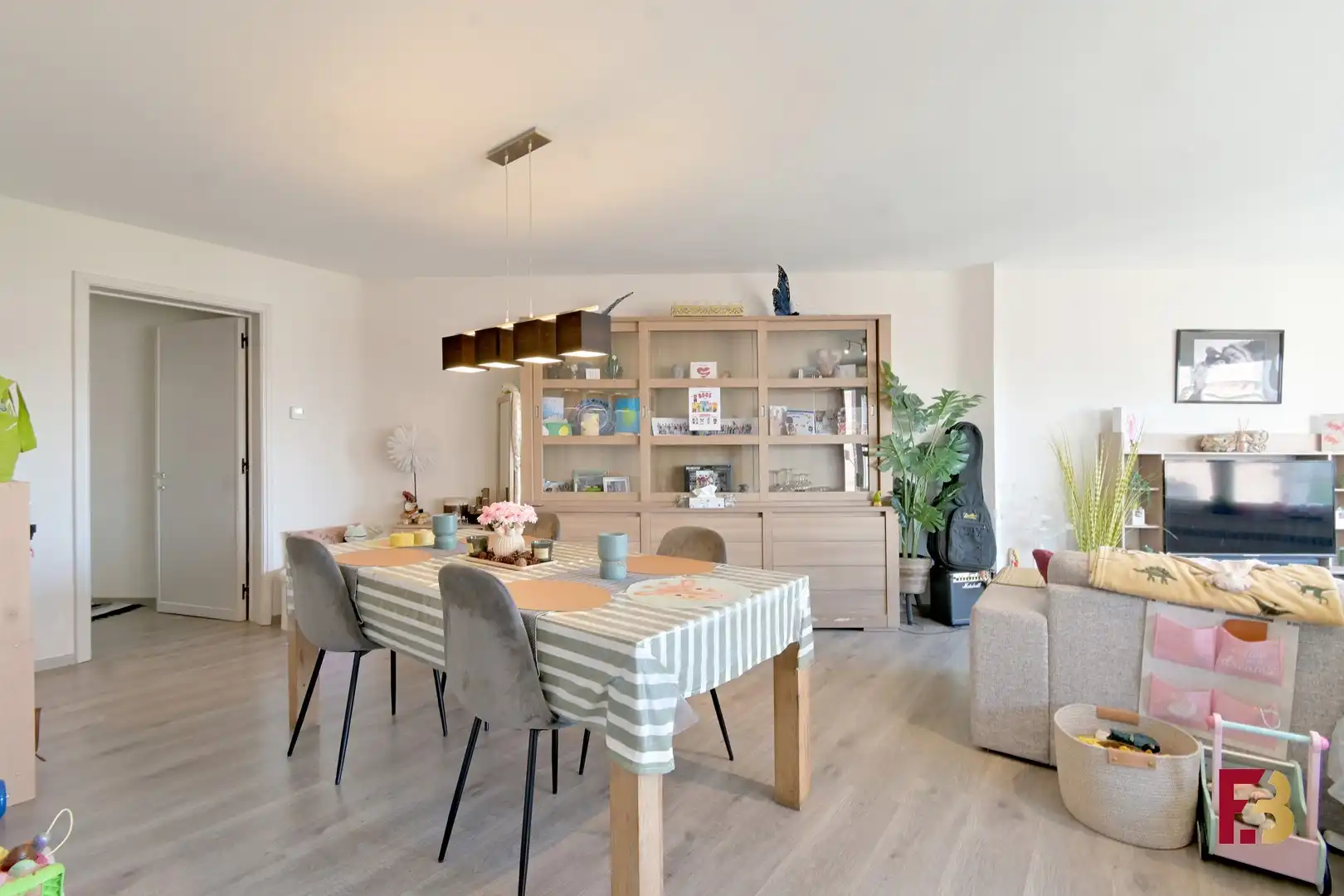 Lichtrijk 2-slaapkamerappartement in een kleinschalige residentie te Bavegem foto 4