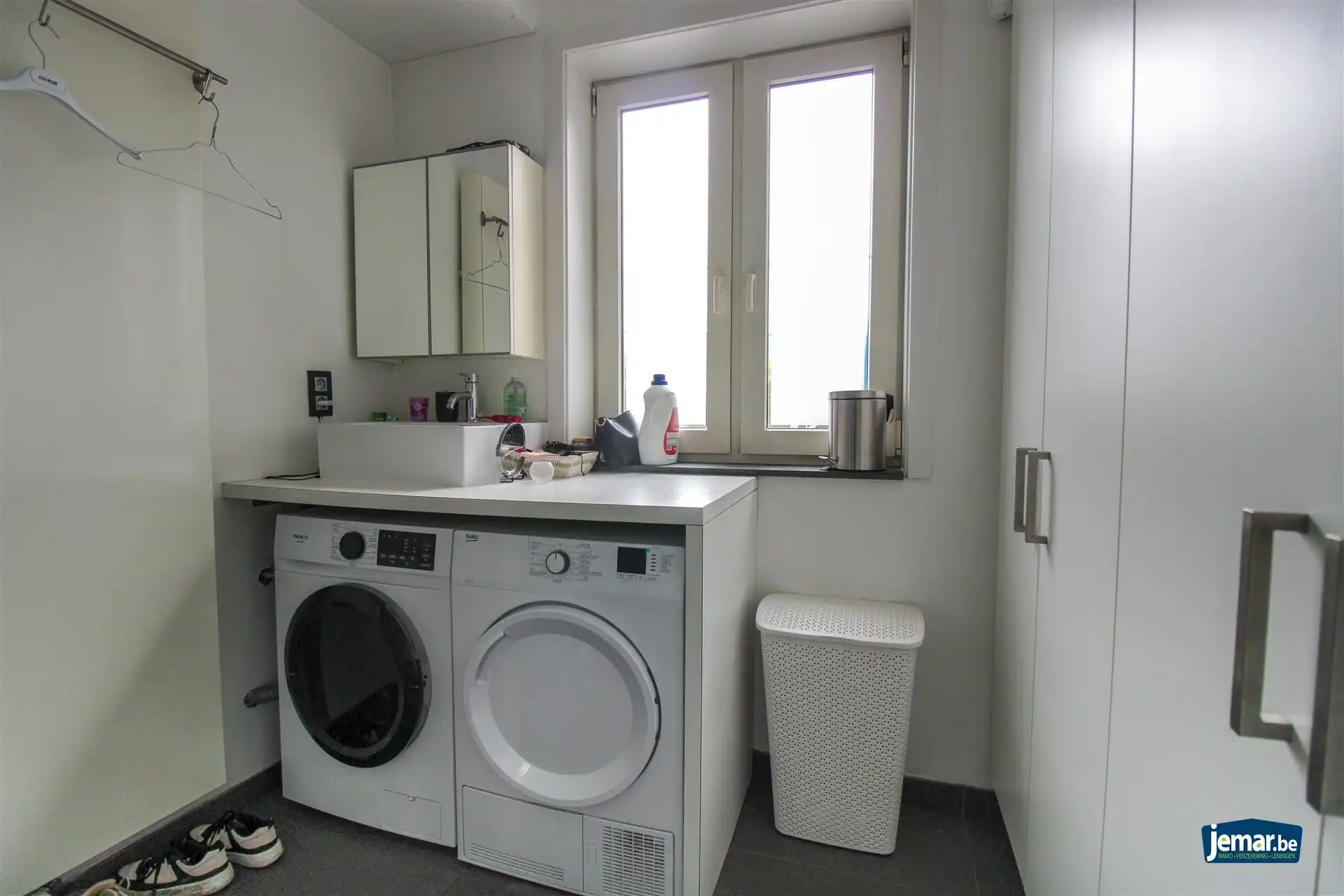 Instapklare en energiezuinige gezinswoning met 5 slaapkamers, zwembad en topligging in Rekem – comfort en ruimte verzekerd! foto 9