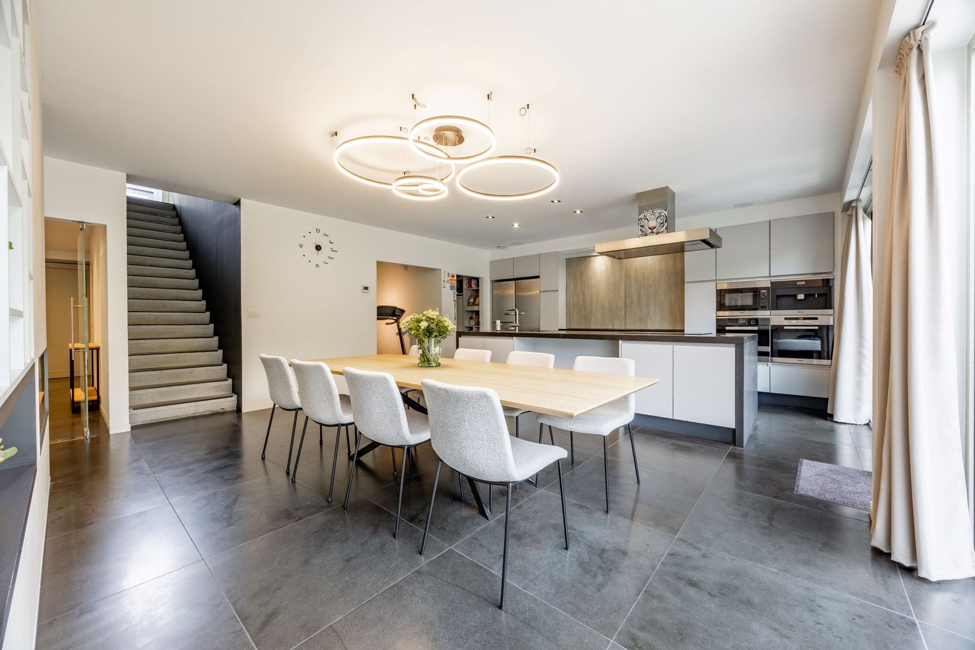 BEDRIJFSGEBOUW MET MODERNE WOONST foto 9