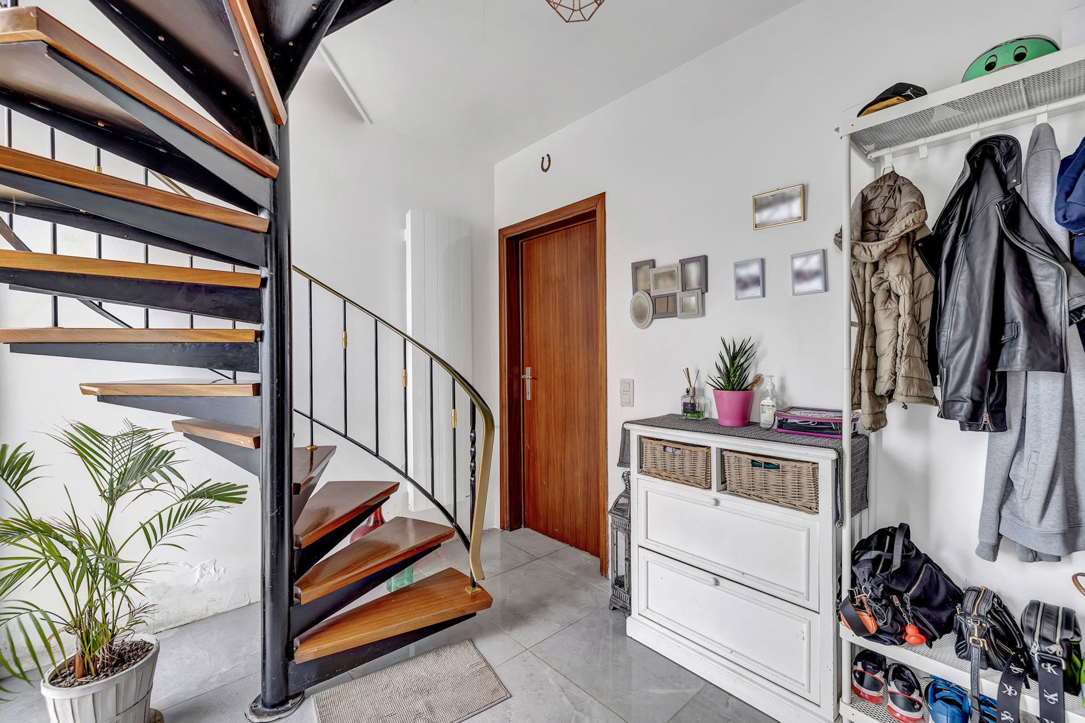 Te renoveren woning met drie slaapkamers en garage foto 8