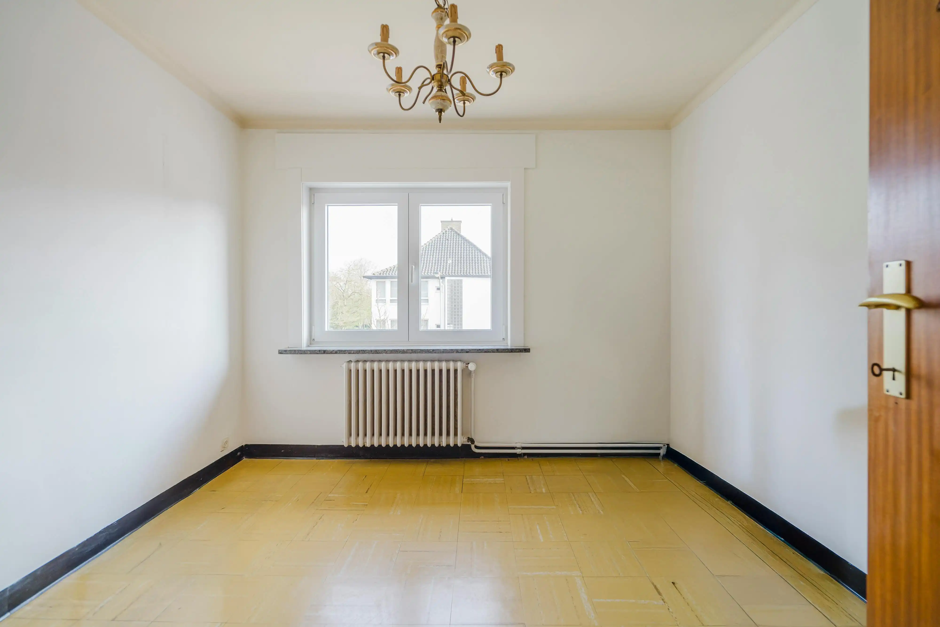 Huis met 4 slaapkamers in de Sint-Elisabethwijk te Kortrijk foto 14