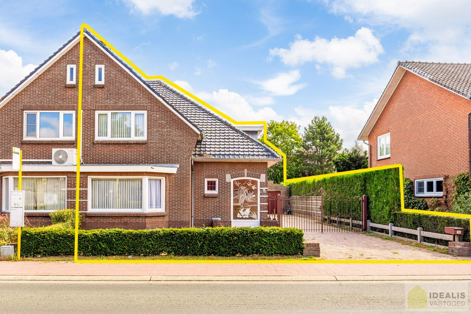IDEALIS VASTGOED - Aangename karakterwoning op fijne locatie te Pelt. Deze woning omvat maar liefst +-143m² netto bewoonbare oppervlakte op een perceel van 4a 53ca met een ruime woonkamer, maar liefst 3 slaapkamers, badkamer, wasplaats, veranda en garage vlakbij de dorpskern van Boseind! Uiterst geschikt voor kandidaten op zoek naar een betaalbare woning op te frissen naar eigen wens. foto 6