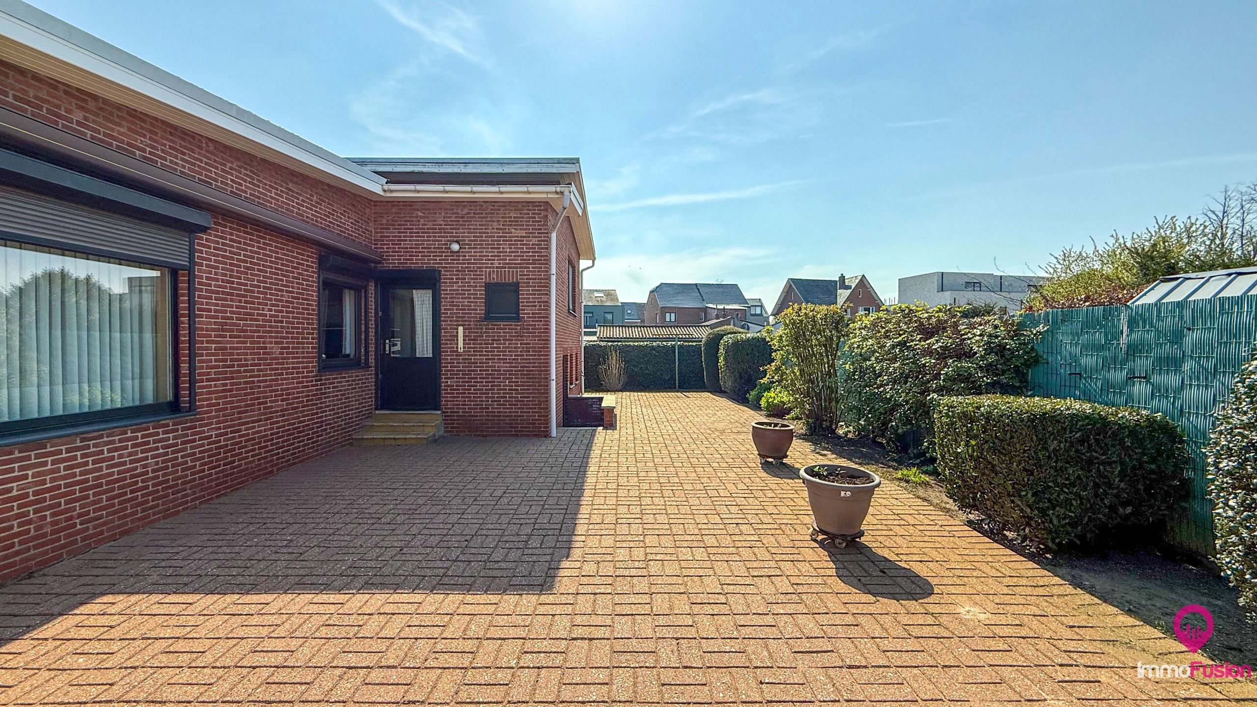 Woning met 3 slaapkamers, inpandige garage en grote tuin! foto 23