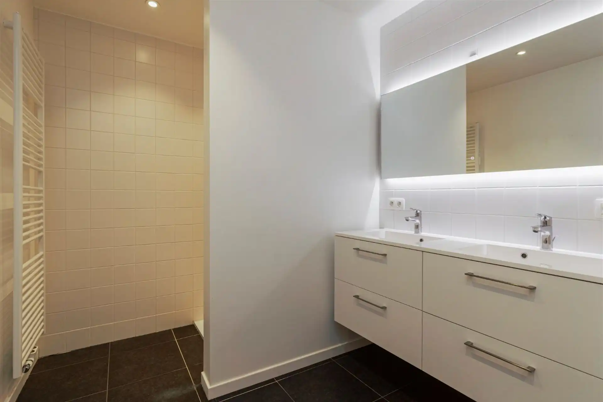 Gerenoveerde woning met 3 slpk op een zeer centrale ligging! foto 10