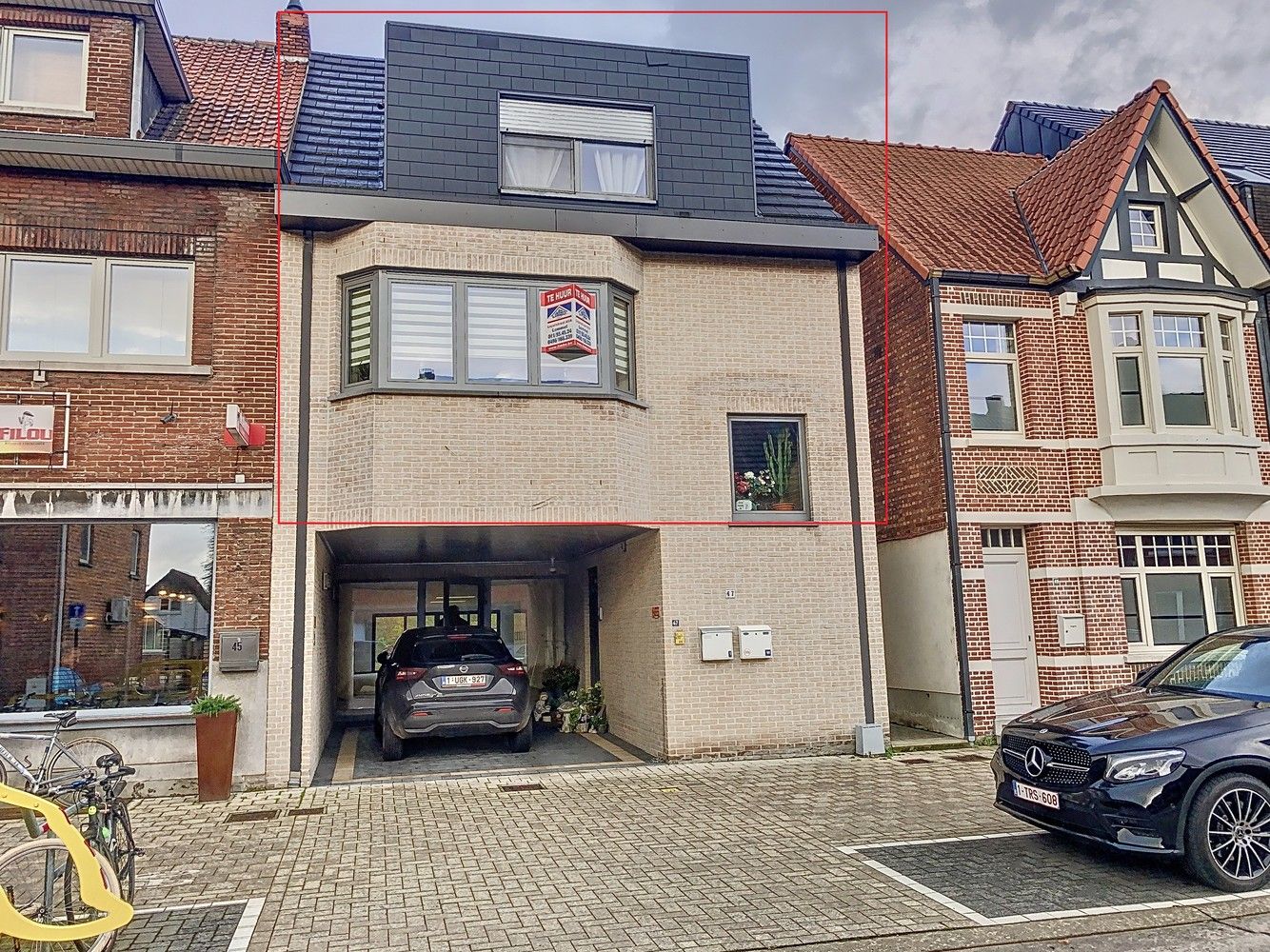 Fijn duplex appartement gelegen in het centrum van Mol-Wezel met mooie lichtrijke leefvertrekken foto {{pictureIndex}}