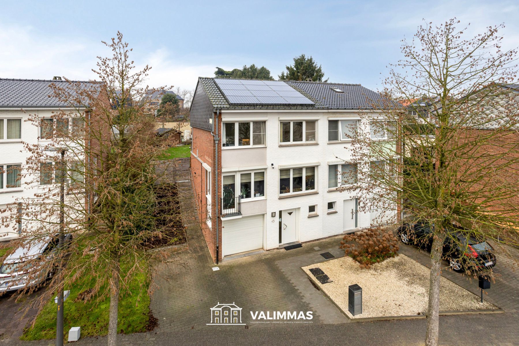 Energiezuinige driegevelwoning met garage en mooie tuin... foto 2