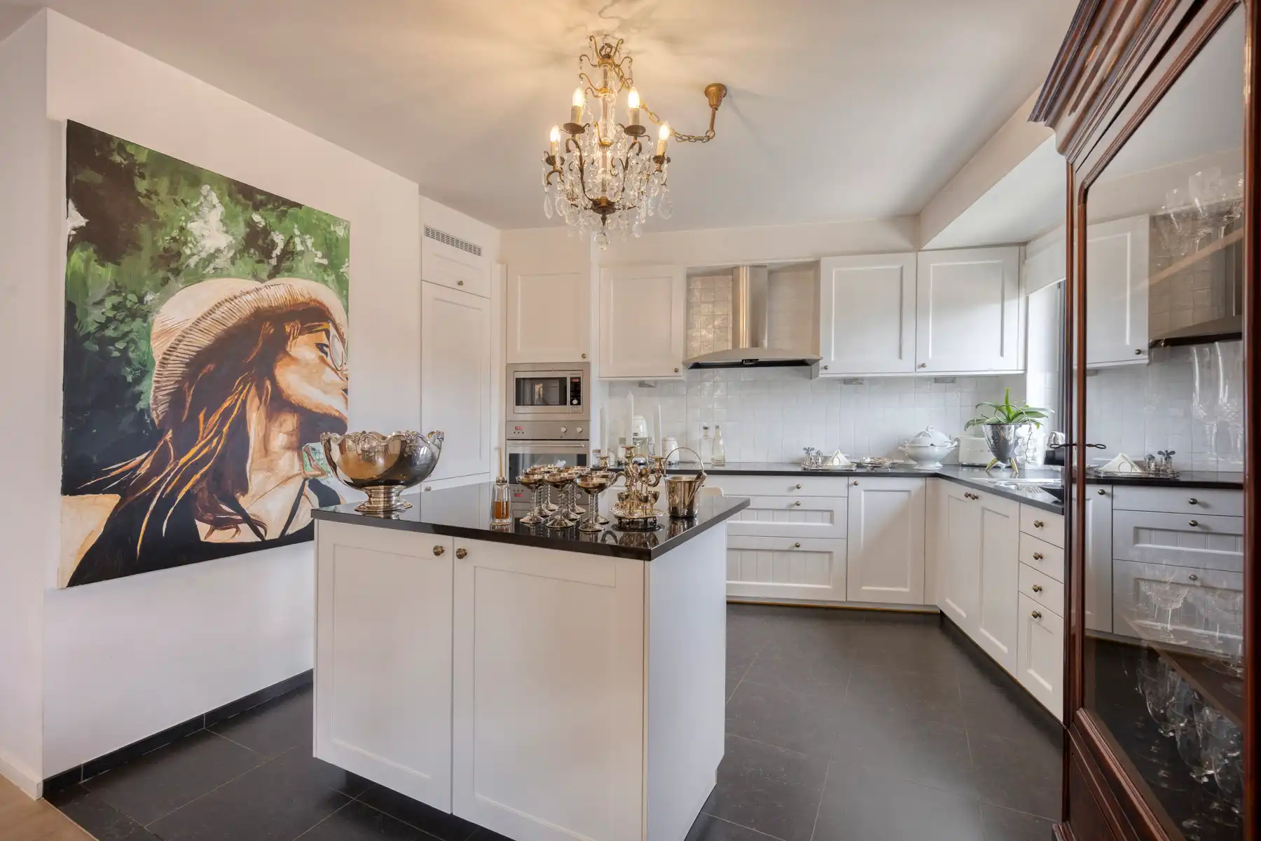 Luxueus en ruim 4 slaapkamerappartement op centrale ligging foto 5