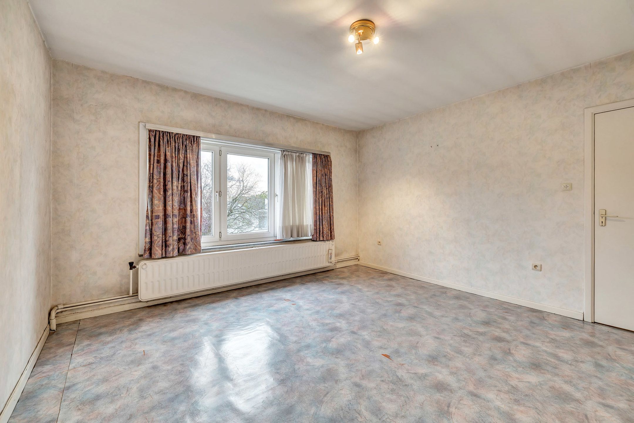 Halfopen bebouwing met garage te koop in Meerbeke! foto 13