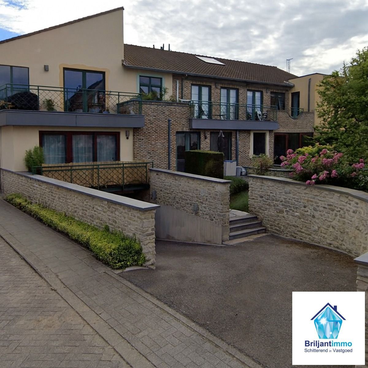 Lichtrijk appartement met 1 slp, knus terras en parking foto {{pictureIndex}}