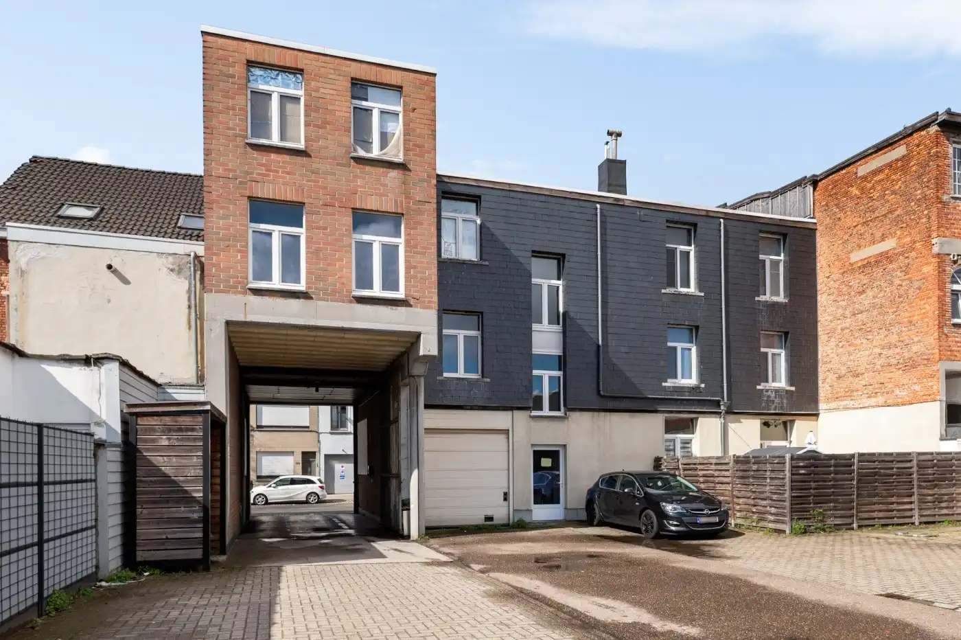 Instapklaar app. op 1ste verd. met 2 slpk. en autostaanplaats foto 22