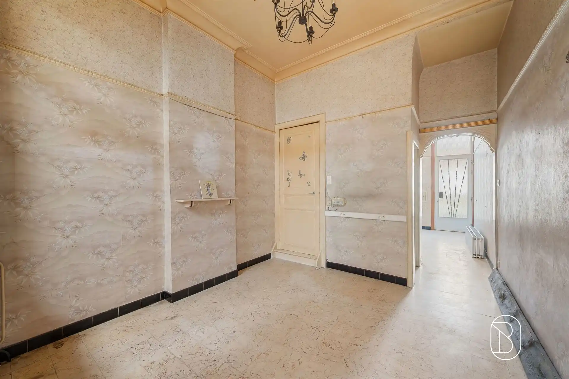 Te renoveren woning: IDEAAL VOOR INVESTEERDERS! foto 2