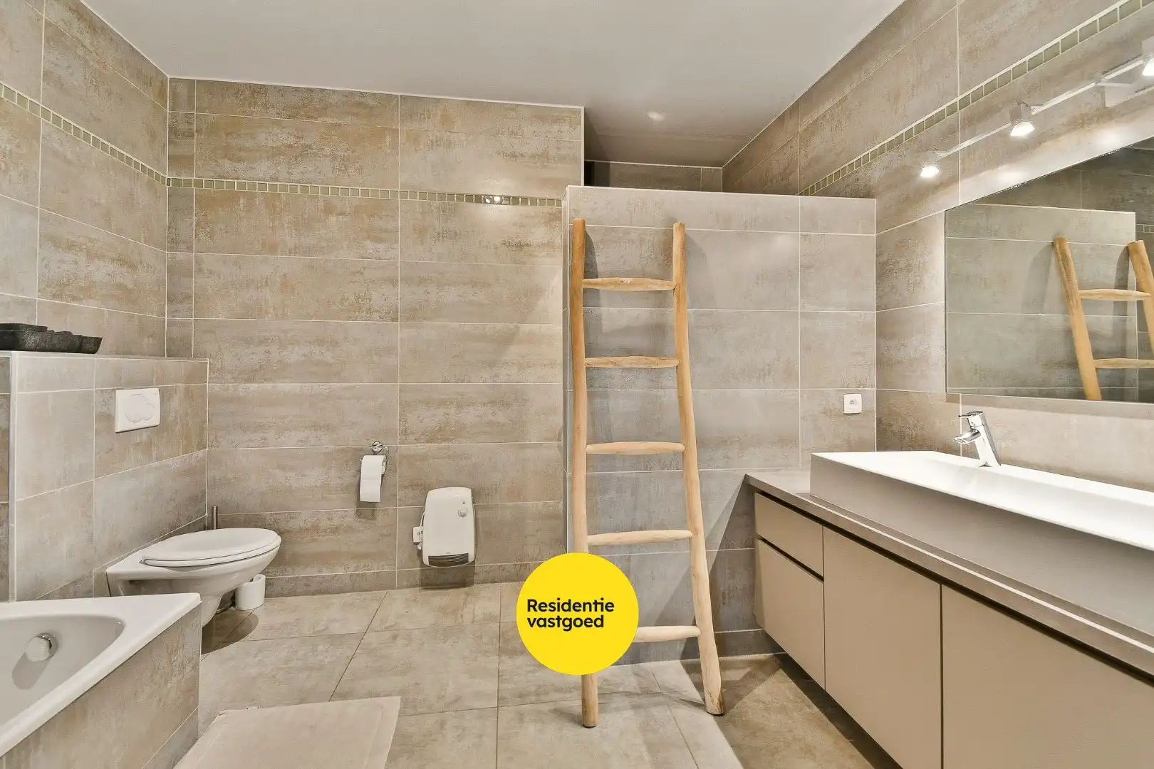 Instapklare en alleenstaande bungalowwoning foto 19