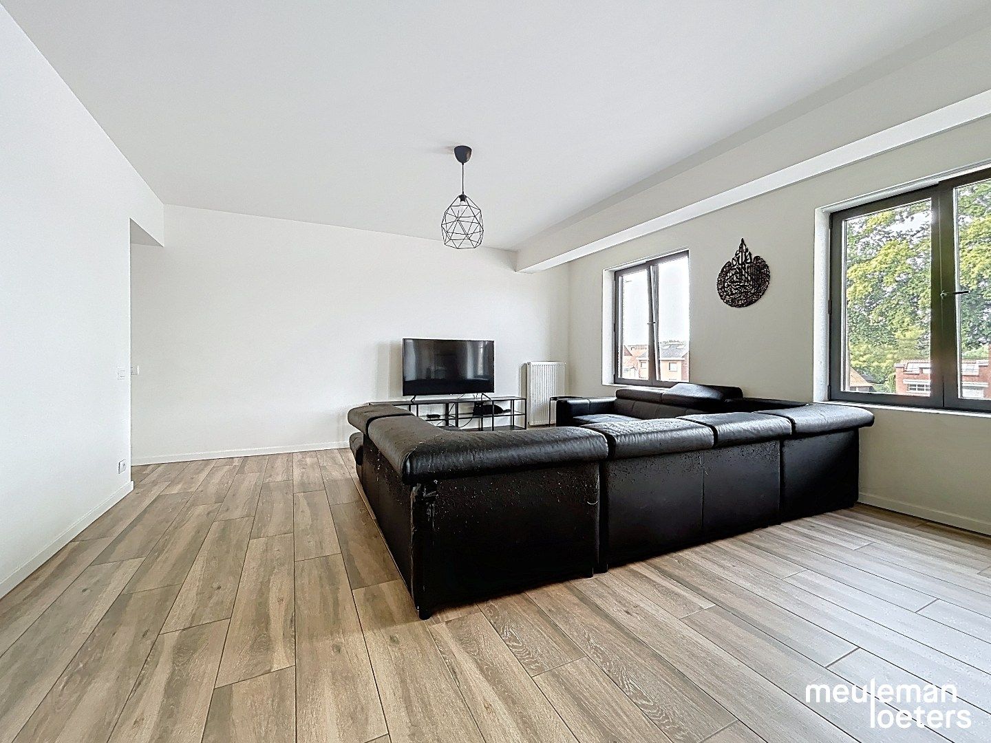 Lichtrijk appartement met terras en autostaanplaats foto 5