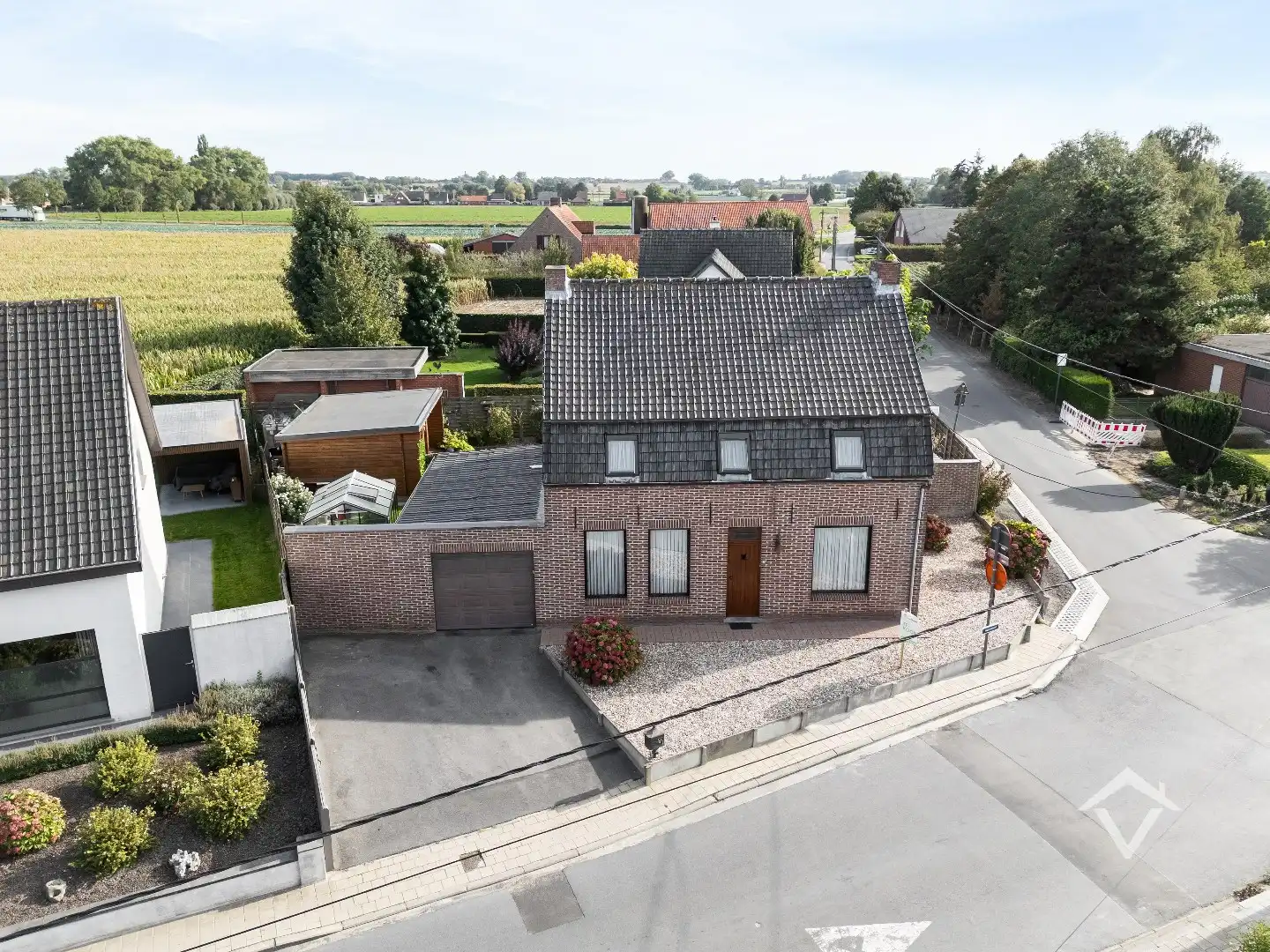 Karaktervolle woning met 4 slaapkamers, garage en tuin op gunstige ligging te Lichtervelde foto 25
