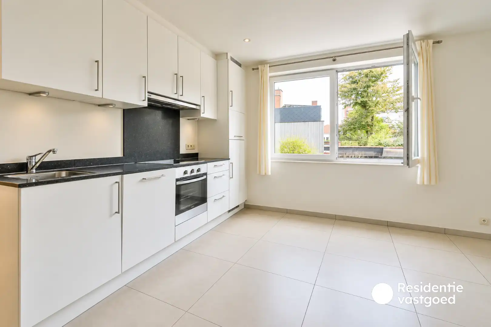 Recent appartement in het centrum van Roeselare! foto 4