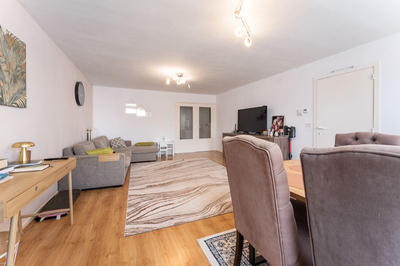 Roeselare : zeer ruim en lichtrijk appartement aan de rand van het centrum met 2 slps, terras vooraan en groot terras achteraan, opp 115 m2 foto 3
