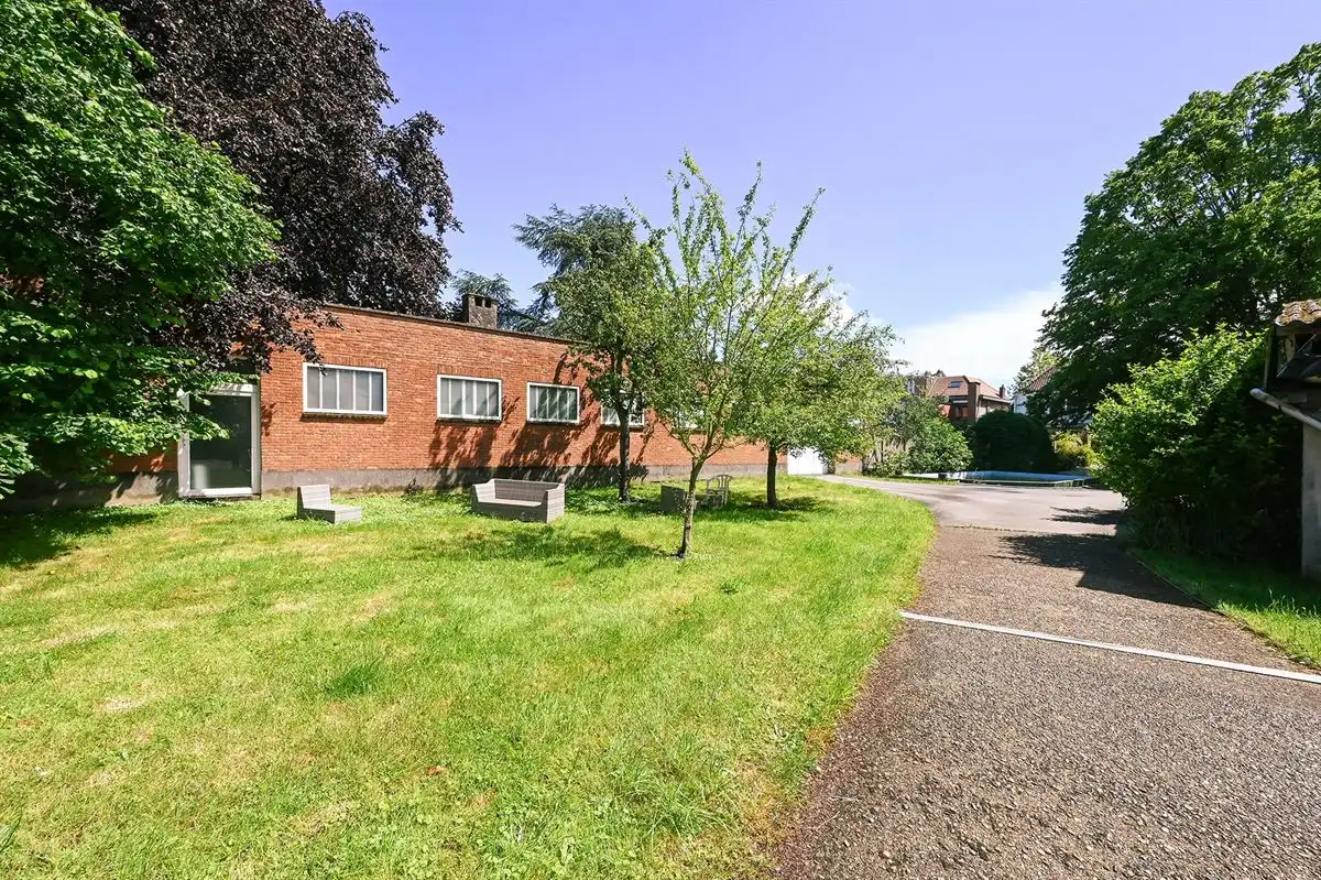 Te renoveren woning en magazijnen op 3100m² foto 14