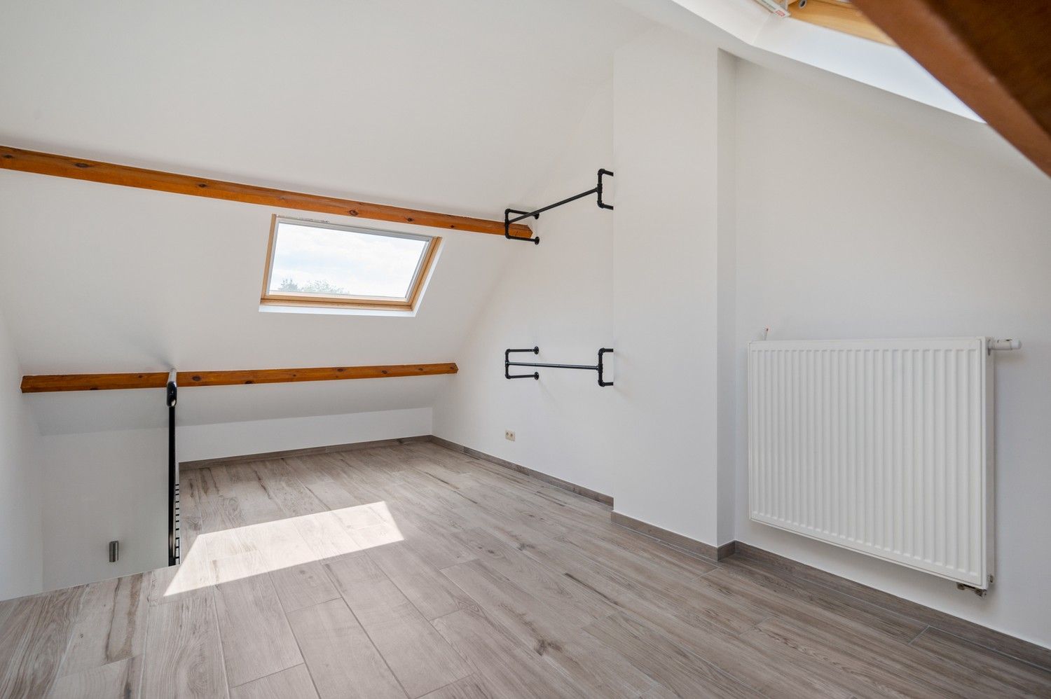 Instapklaar pareltje in het trendy 'Looks'. foto 12