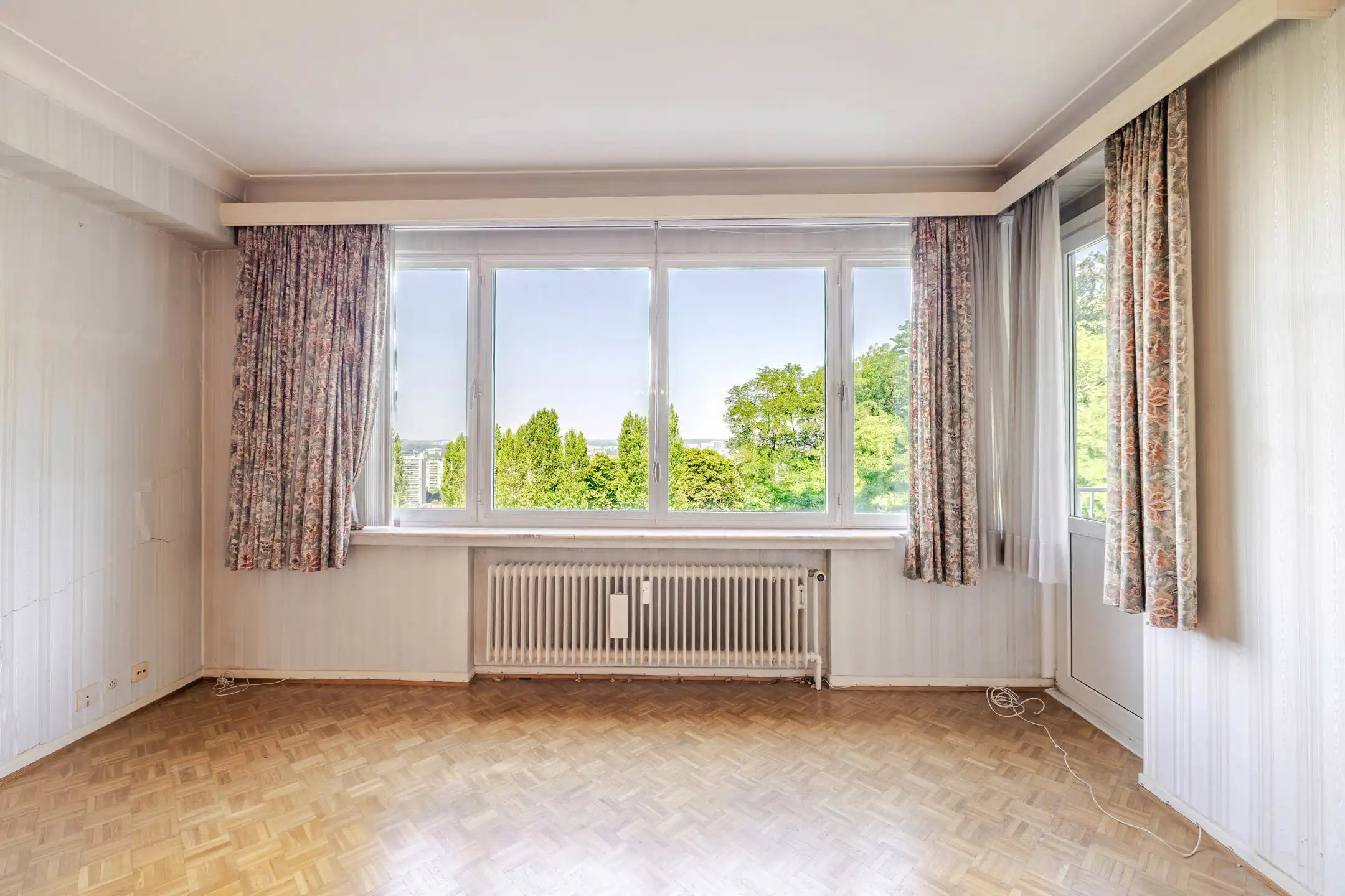 Appartement met 2 slaapkamers en terras – Te renoveren foto 10