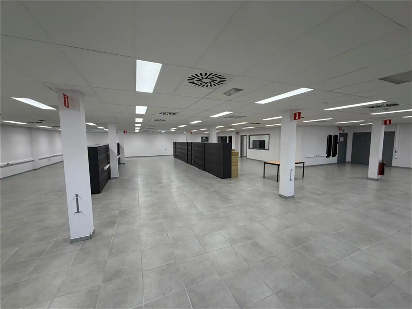 Kantoorgebouw foto 4