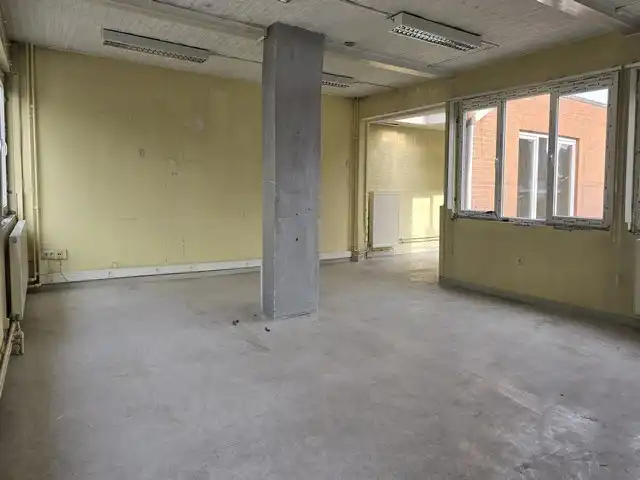 Ruim handelspand op ideale locatie foto 8