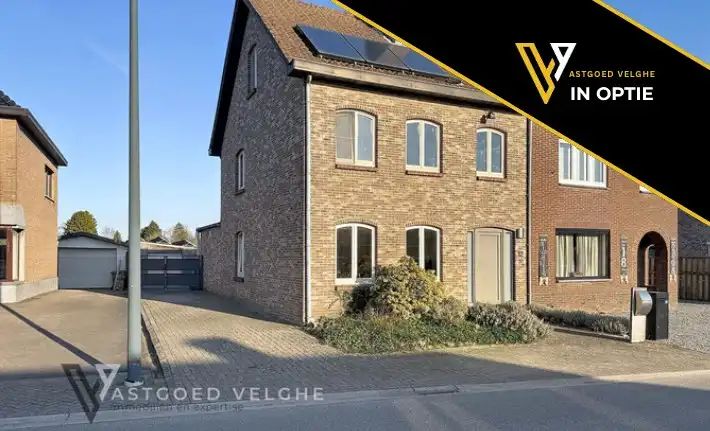 🌿 Goed onderhouden woning met 4 slaapkamers, grote garagebox/werkplaats & energiezuinige voorzieningen in Uikhoven foto {{pictureIndex}}